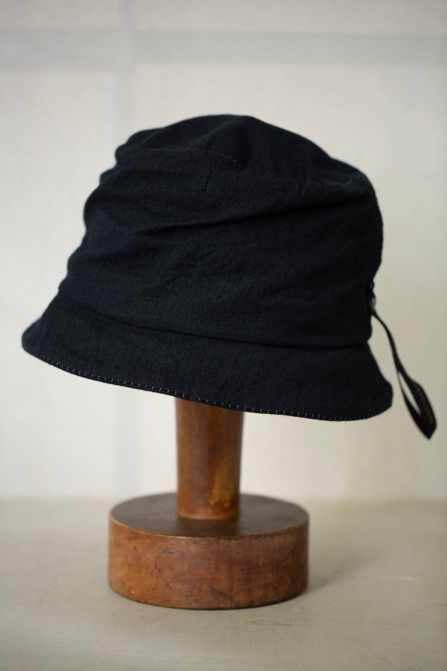 Black skewed derby 3.0