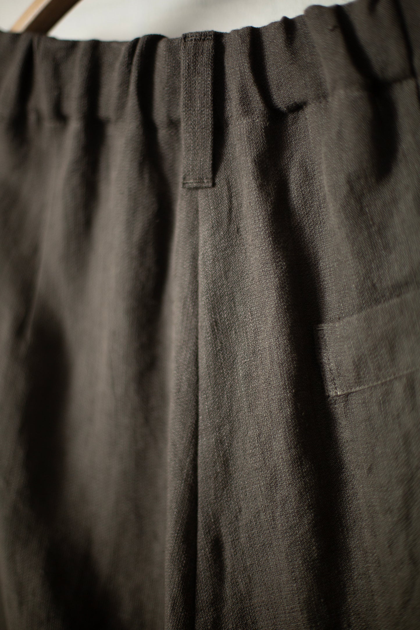 Elastic Pant in shale grey dobby weave hemp