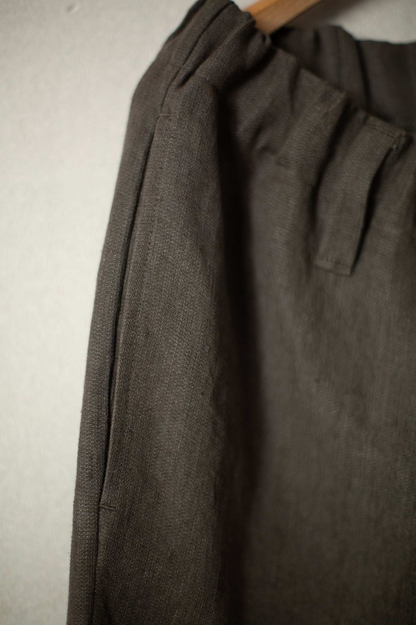 Elastic Pant in shale grey dobby weave hemp