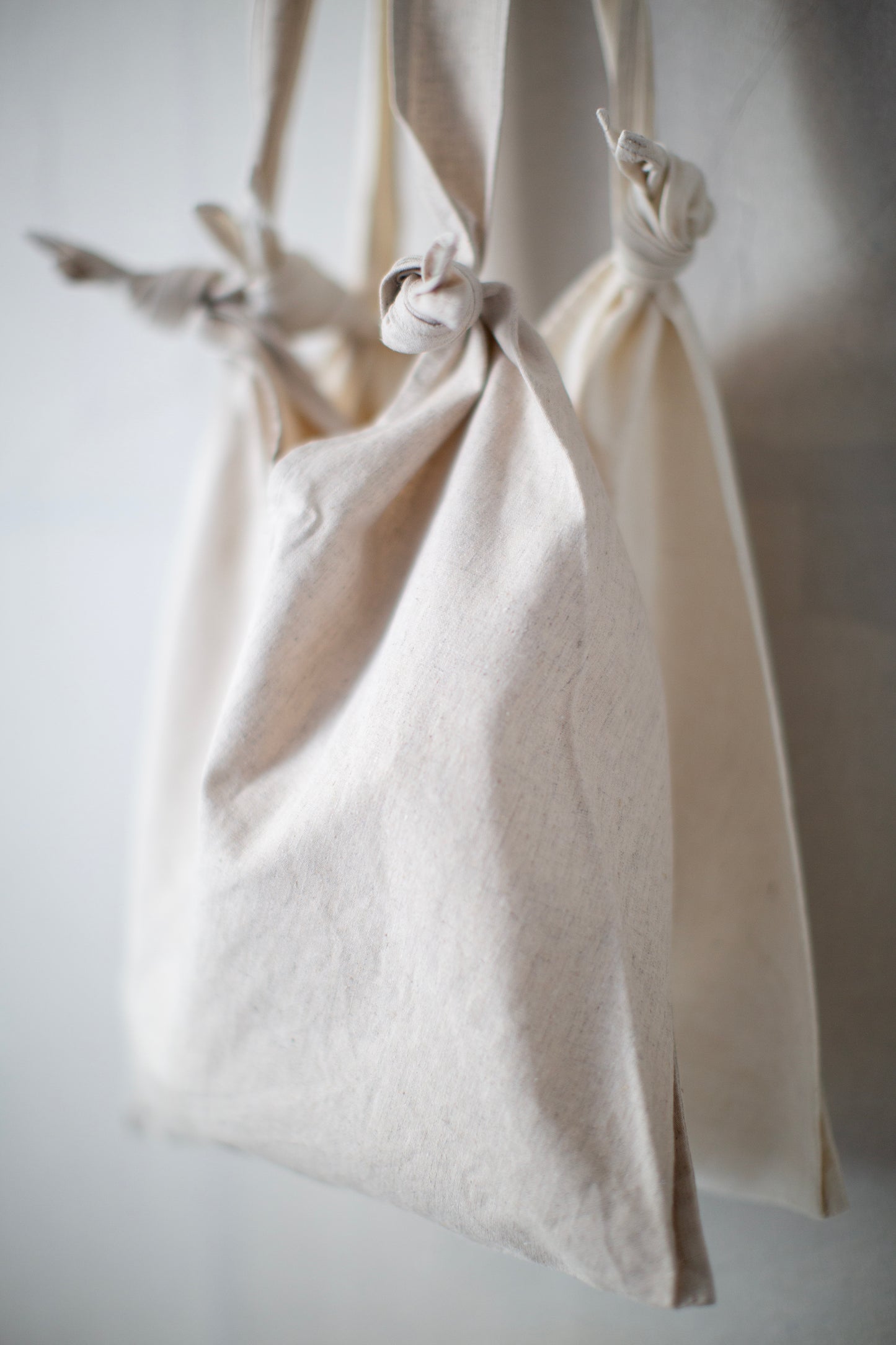 Azuma bag in white & greige hemp cotton weather