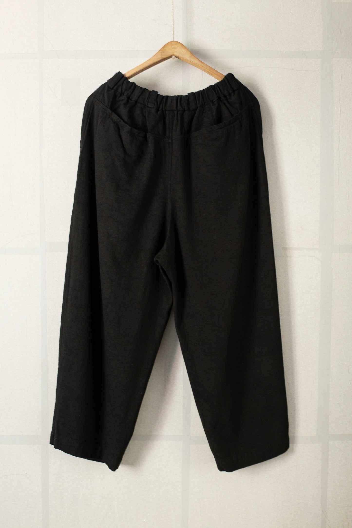 loose pants in black silk cotton linen jacquard