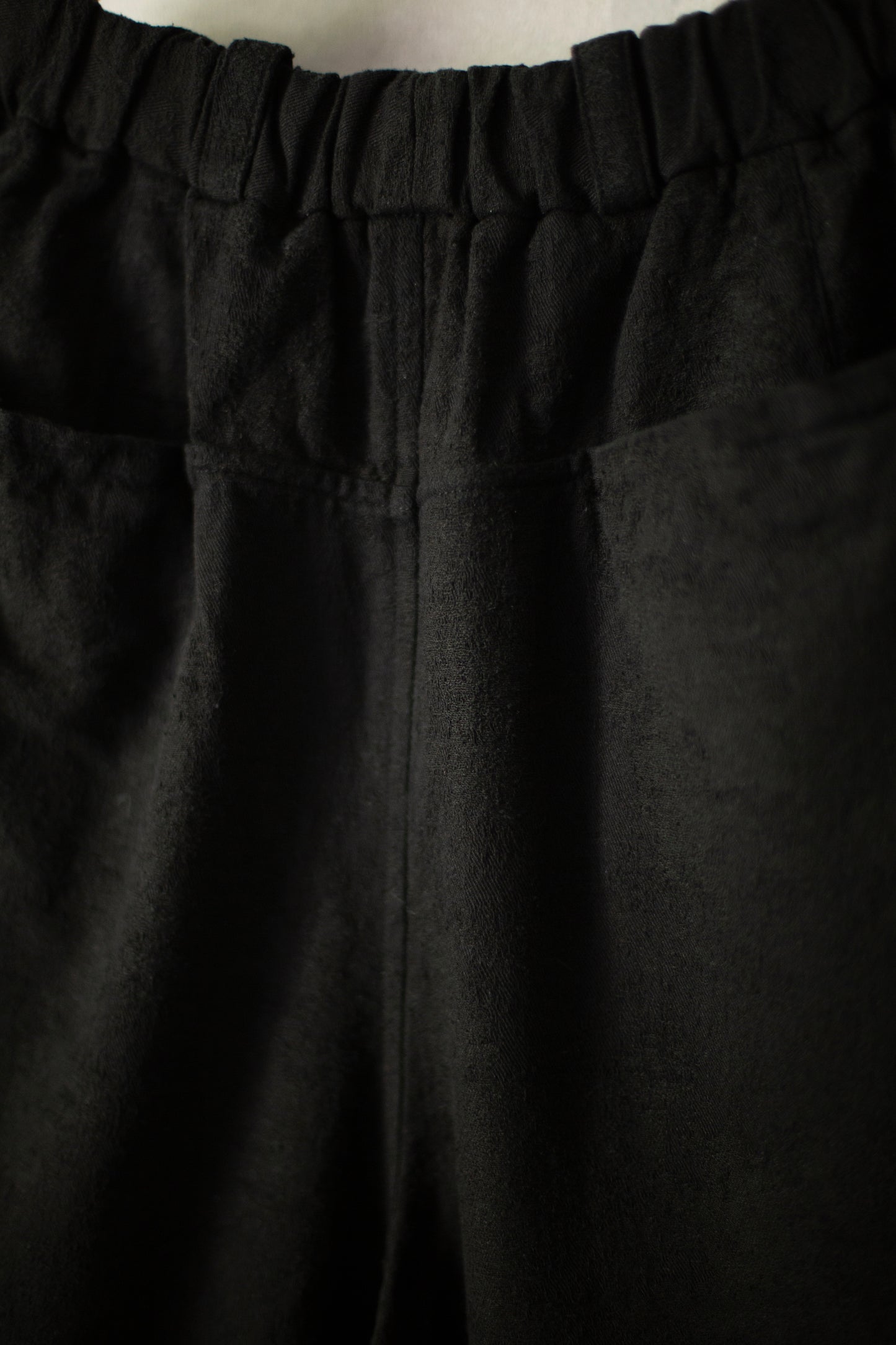 loose pants in black silk cotton linen jacquard