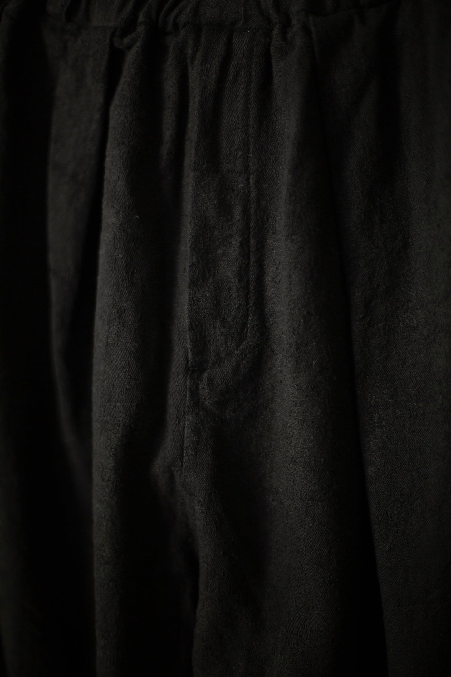 loose pants in black silk cotton linen jacquard