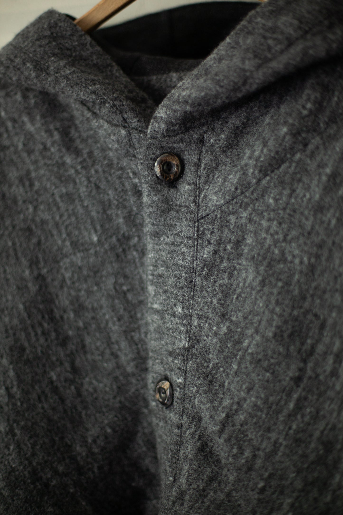 Hooded short coat in dark heather hemp wool and flax