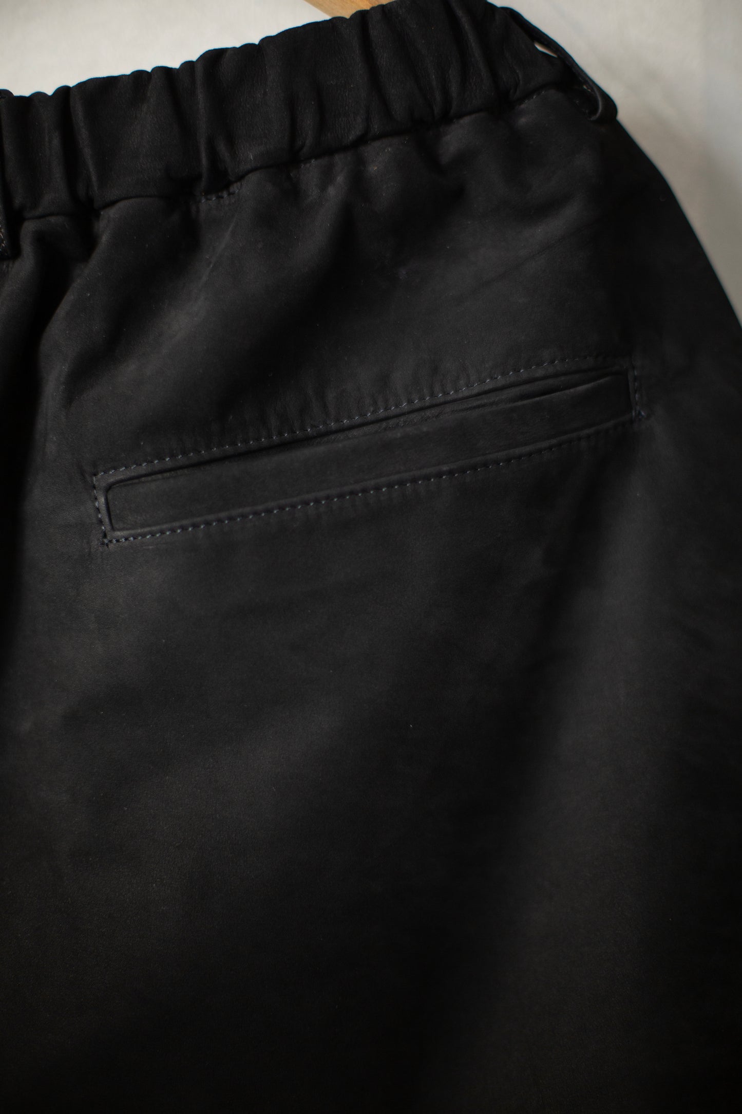 Nubuck Leather Double Pleated Easy Shorts Black