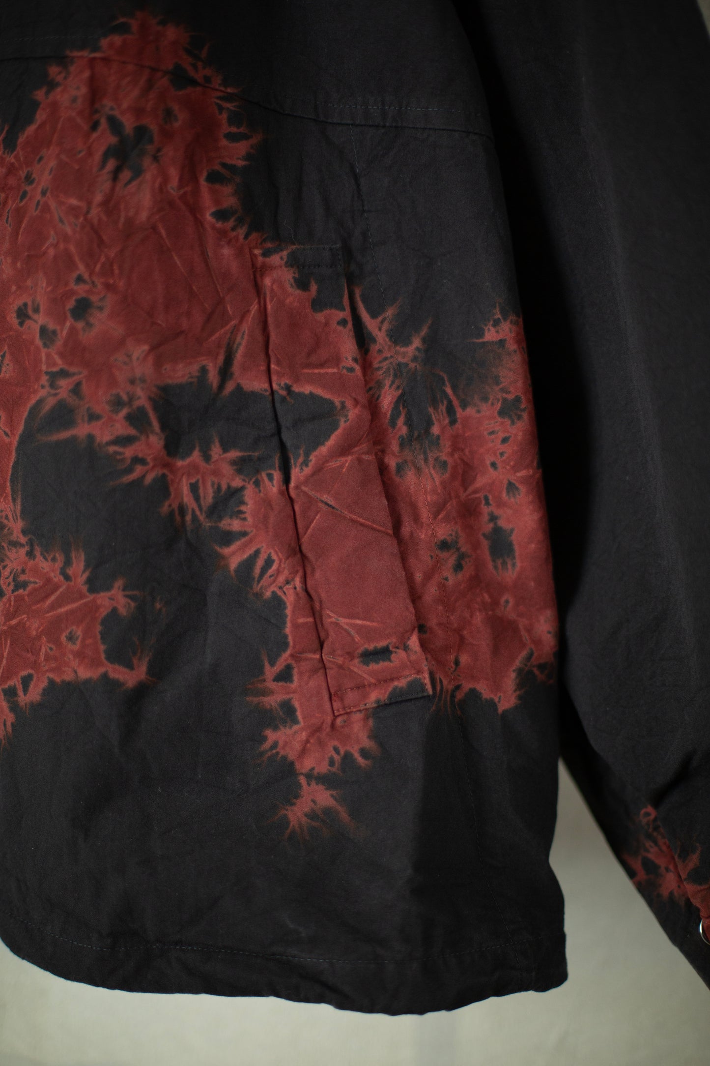 bordeaux/black cotton broad hooded jacket with shibori dyed pattern