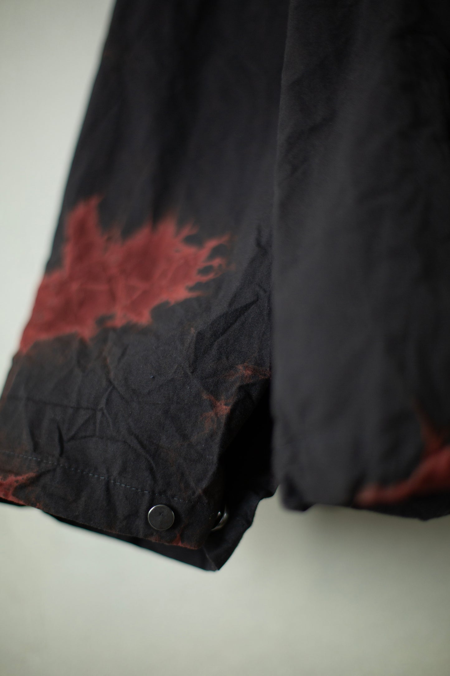 bordeaux/black cotton broad hooded jacket with shibori dyed pattern