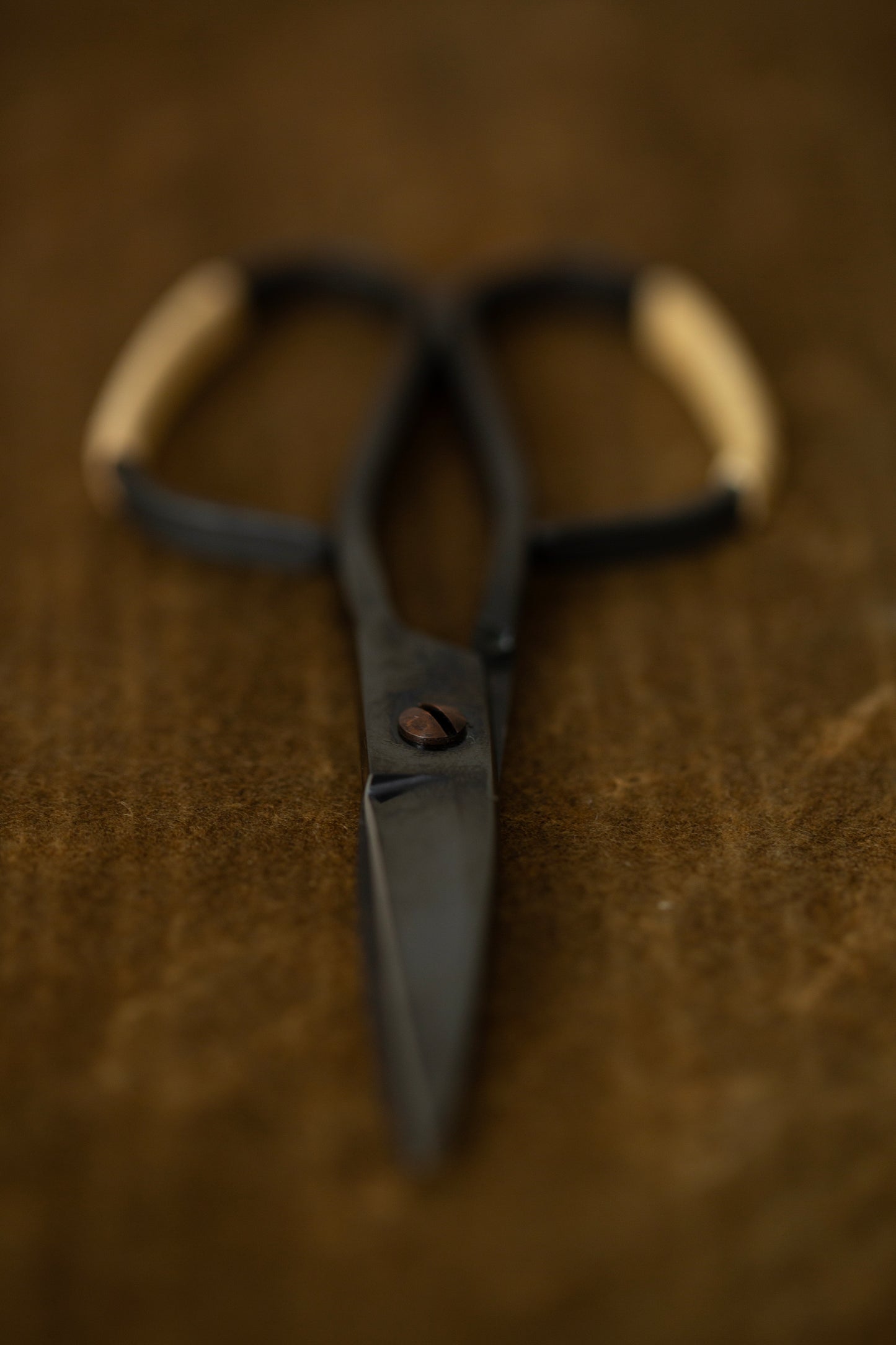 Takejisaku black scissors with rattan