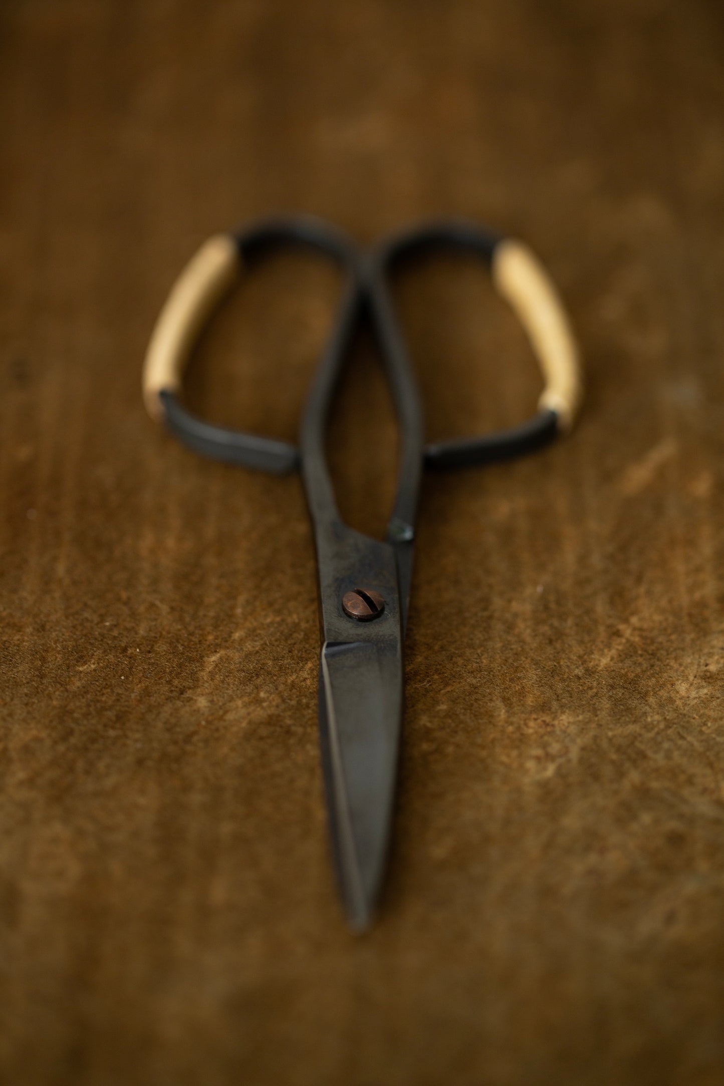 Takejisaku black scissors with rattan