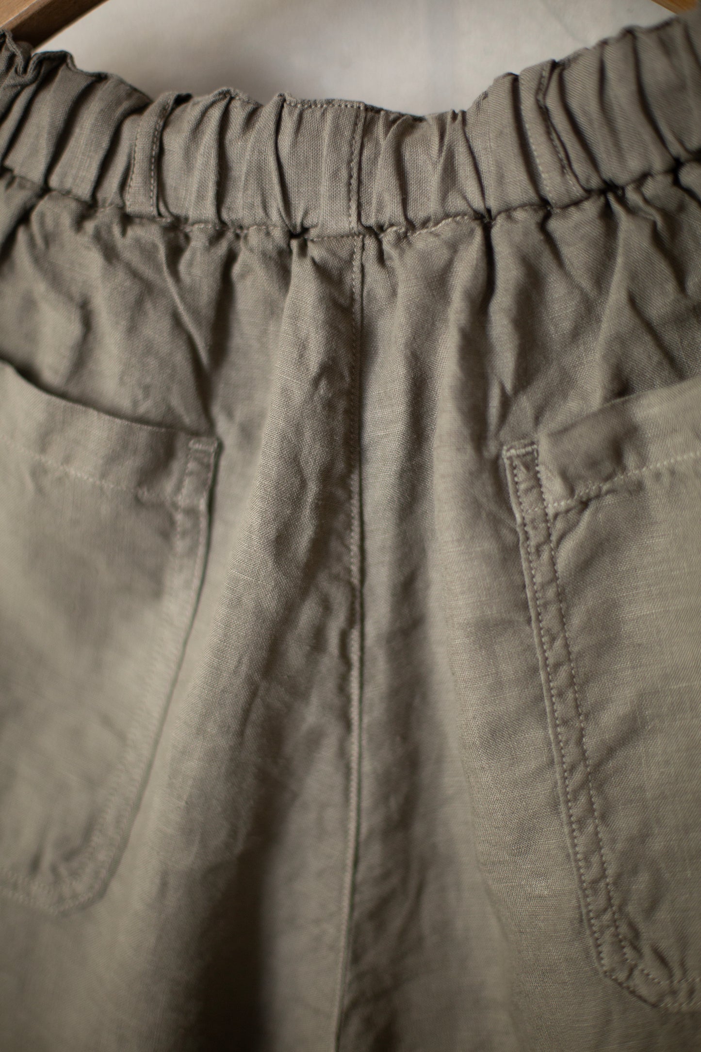 Loose easy tapered pants in dark mugwort hemp