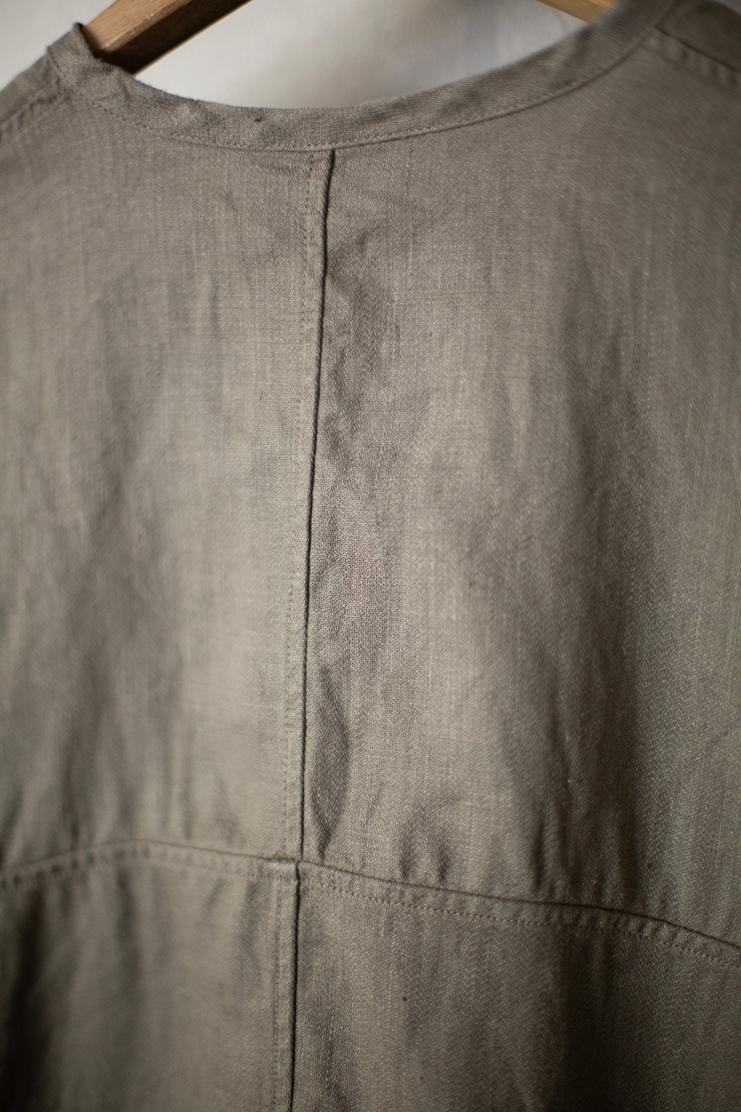 wide jacket in dark mugwort ripple hemp