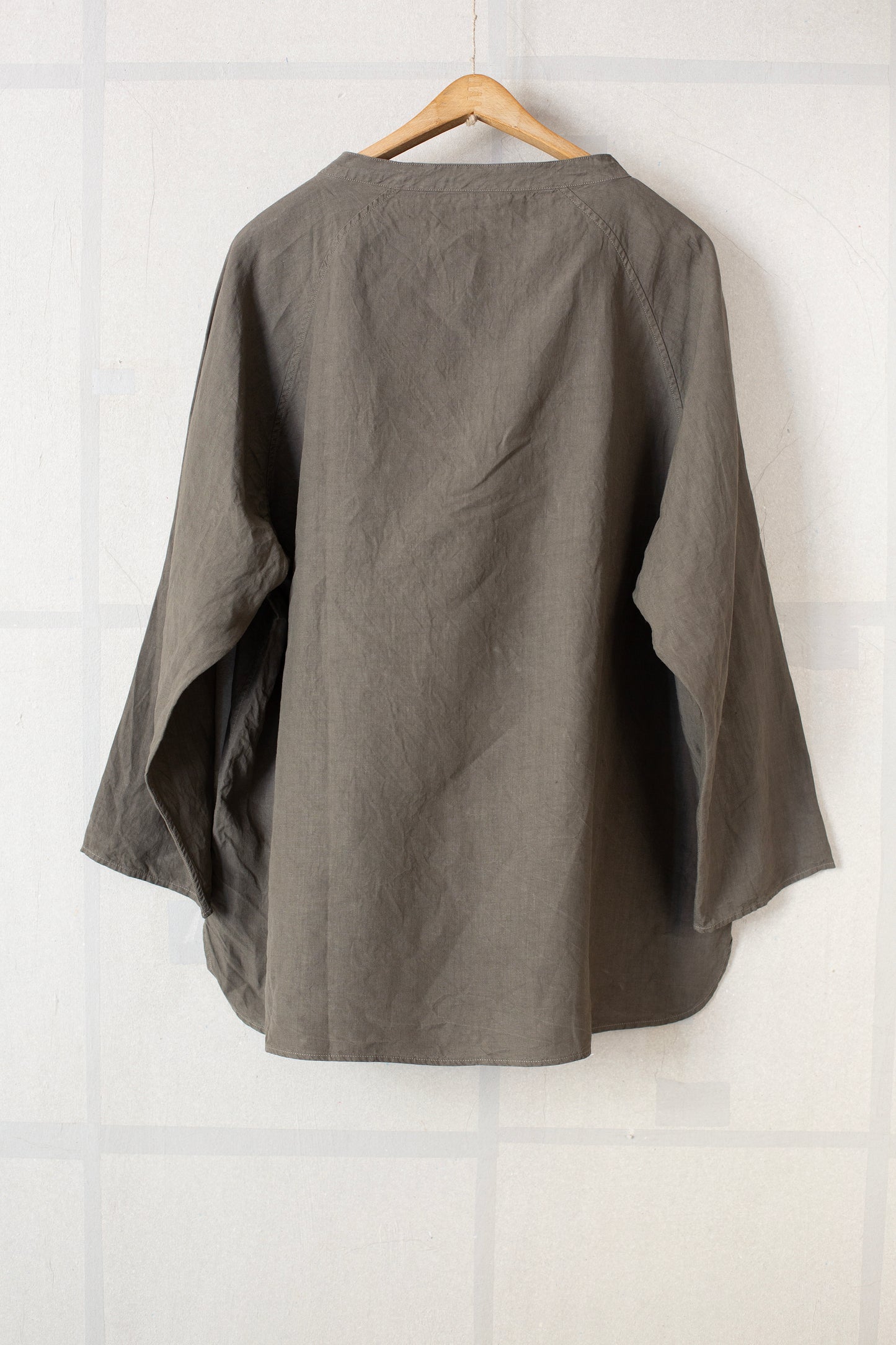 longsleeve pullover in dark mugwort high density hemp