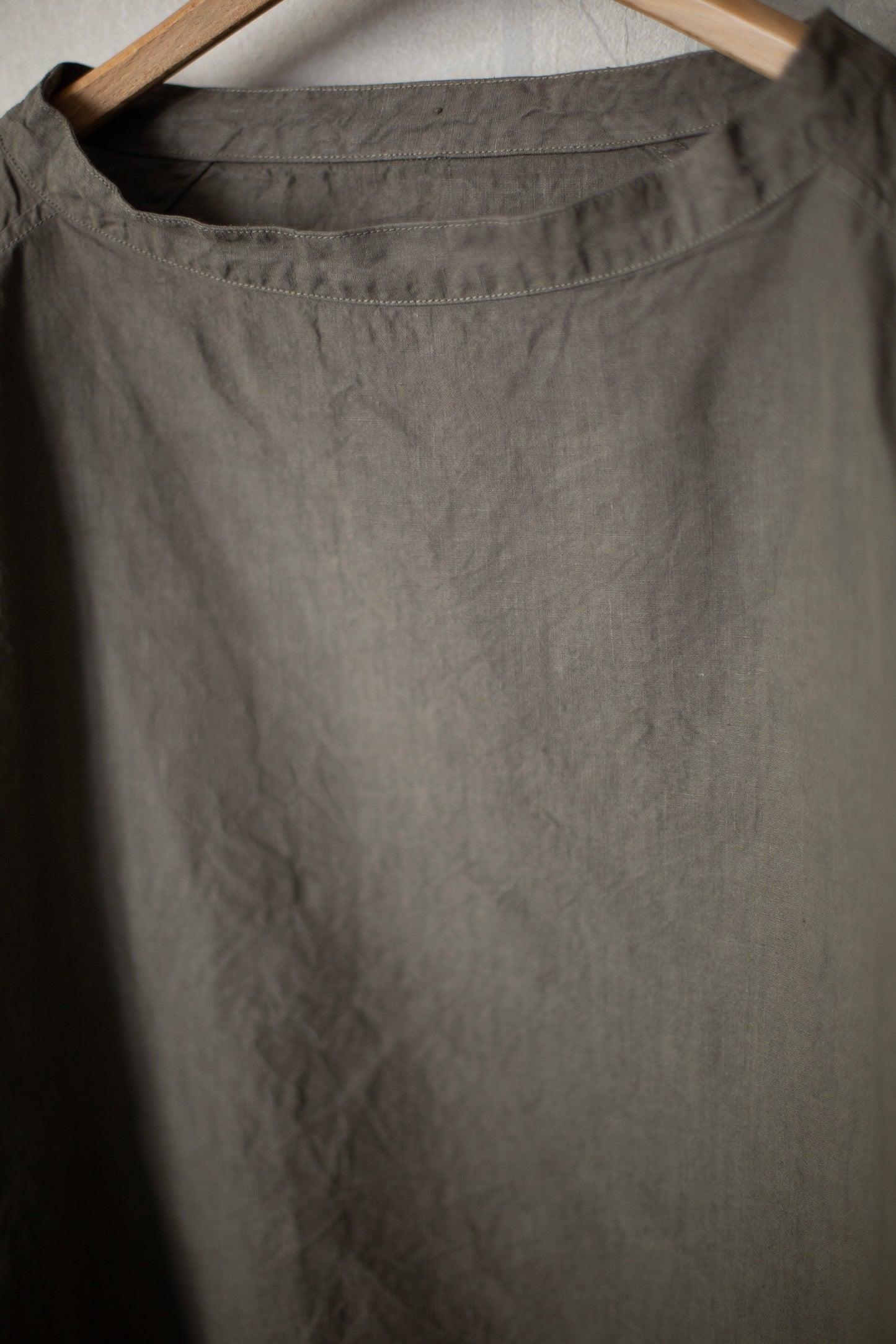 longsleeve pullover in dark mugwort high density hemp