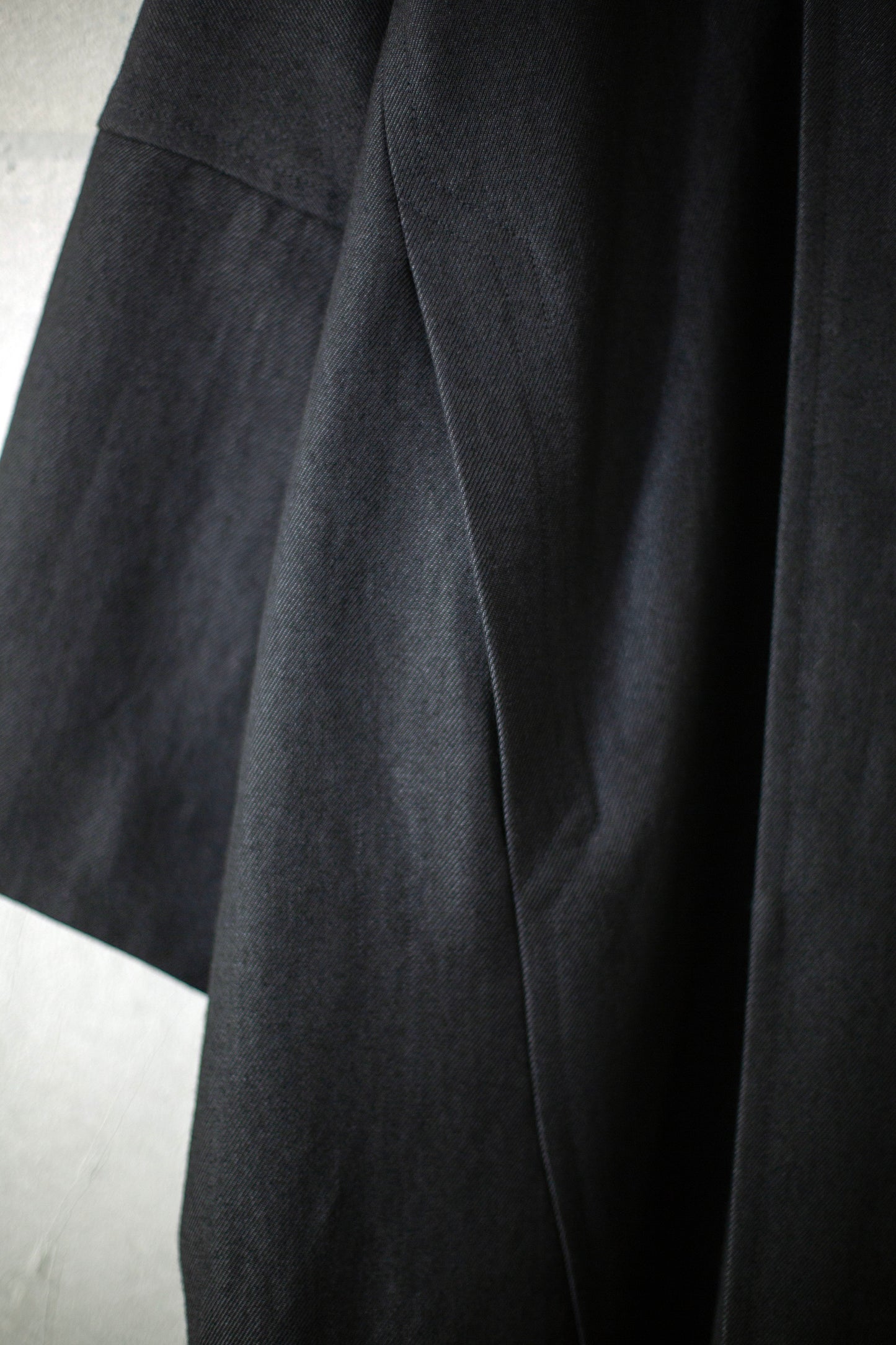 COAT#27 - OFF BLACK WOOL PAPER TWILL