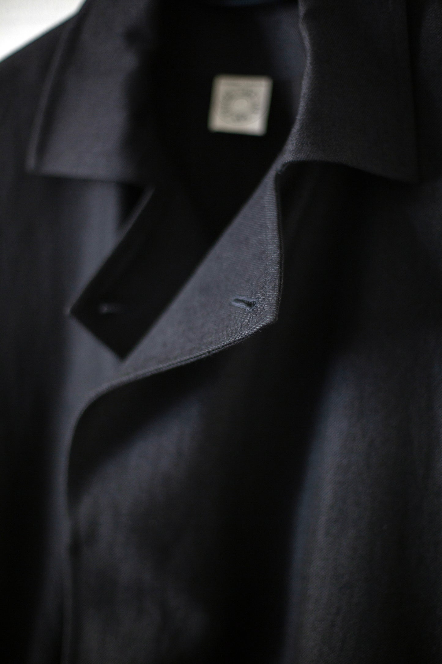 COAT#27 - OFF BLACK WOOL PAPER TWILL