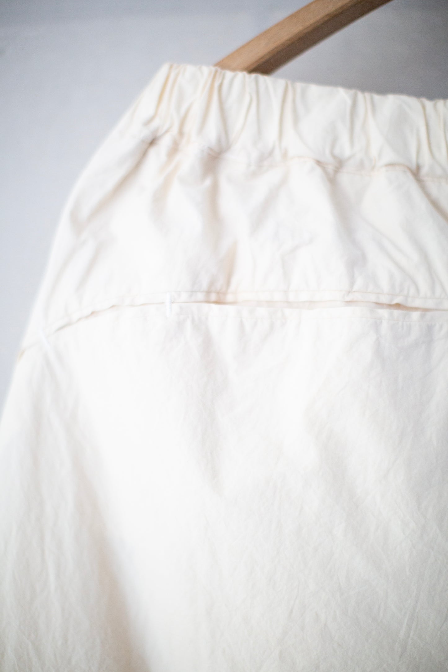 Fabric Forming Twist Pants in Off White