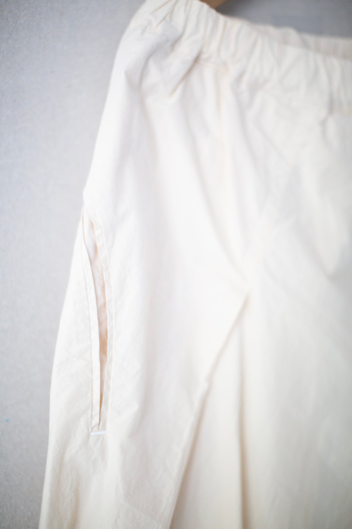 Fabric Forming Twist Pants in Off White