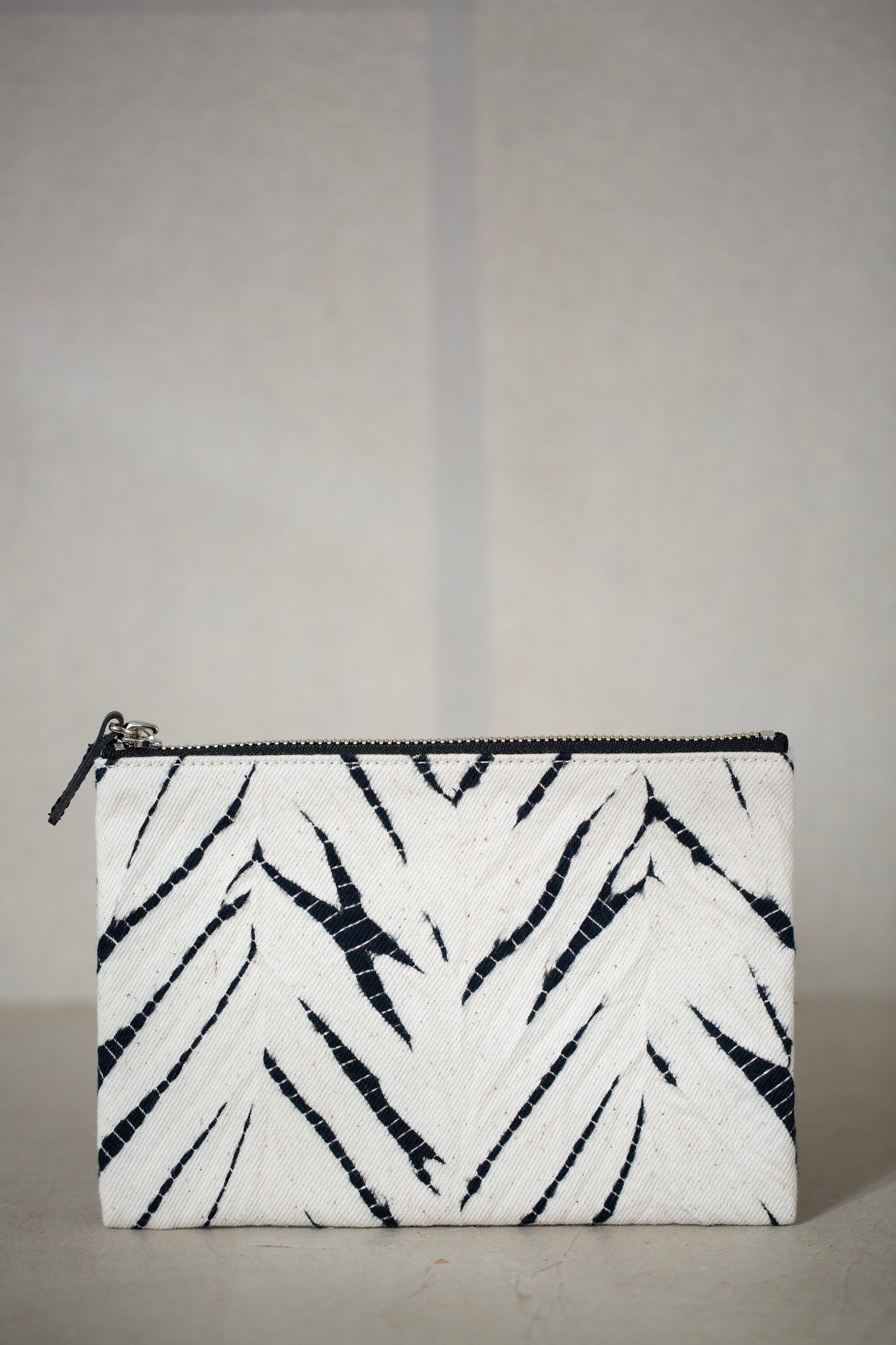 black / ivory organic cotton pouch S with shibori dyed pattern