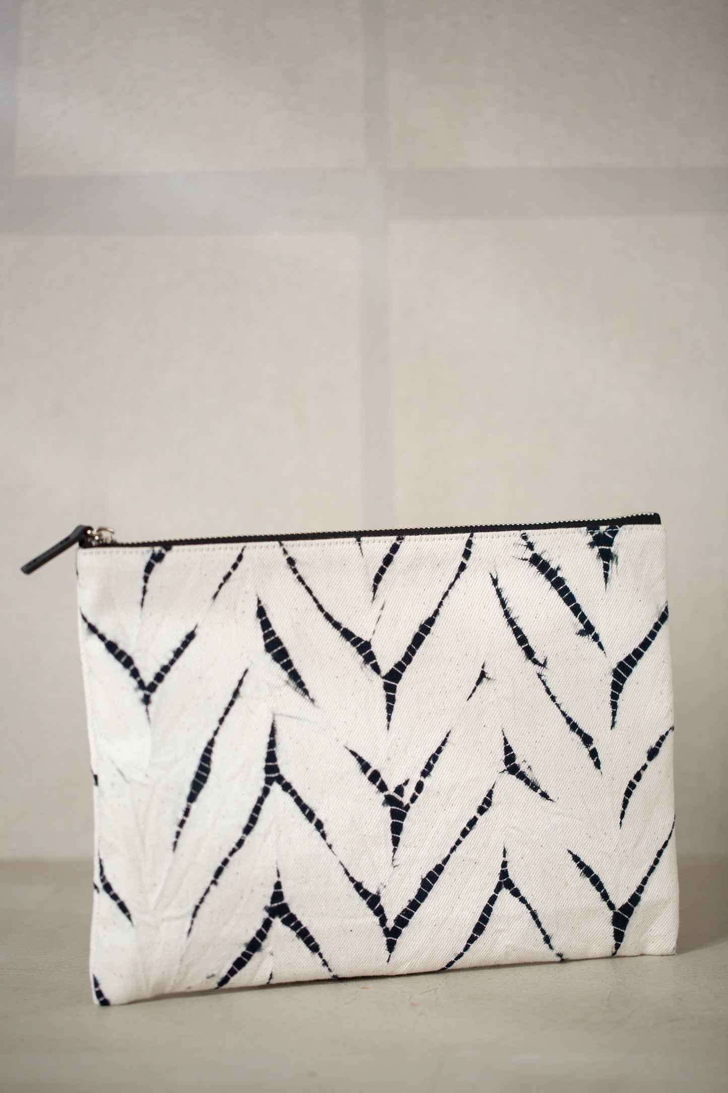 black / ivory organic cotton pouch M with shibori dyed pattern