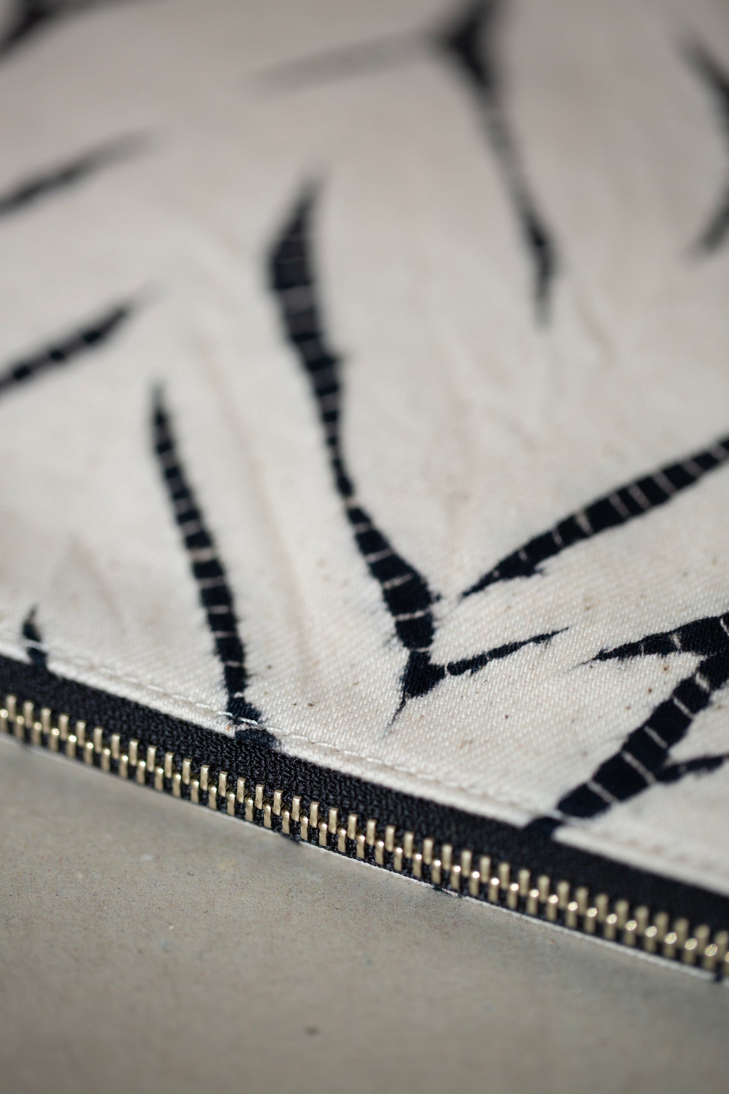 black / ivory organic cotton pouch S with shibori dyed pattern