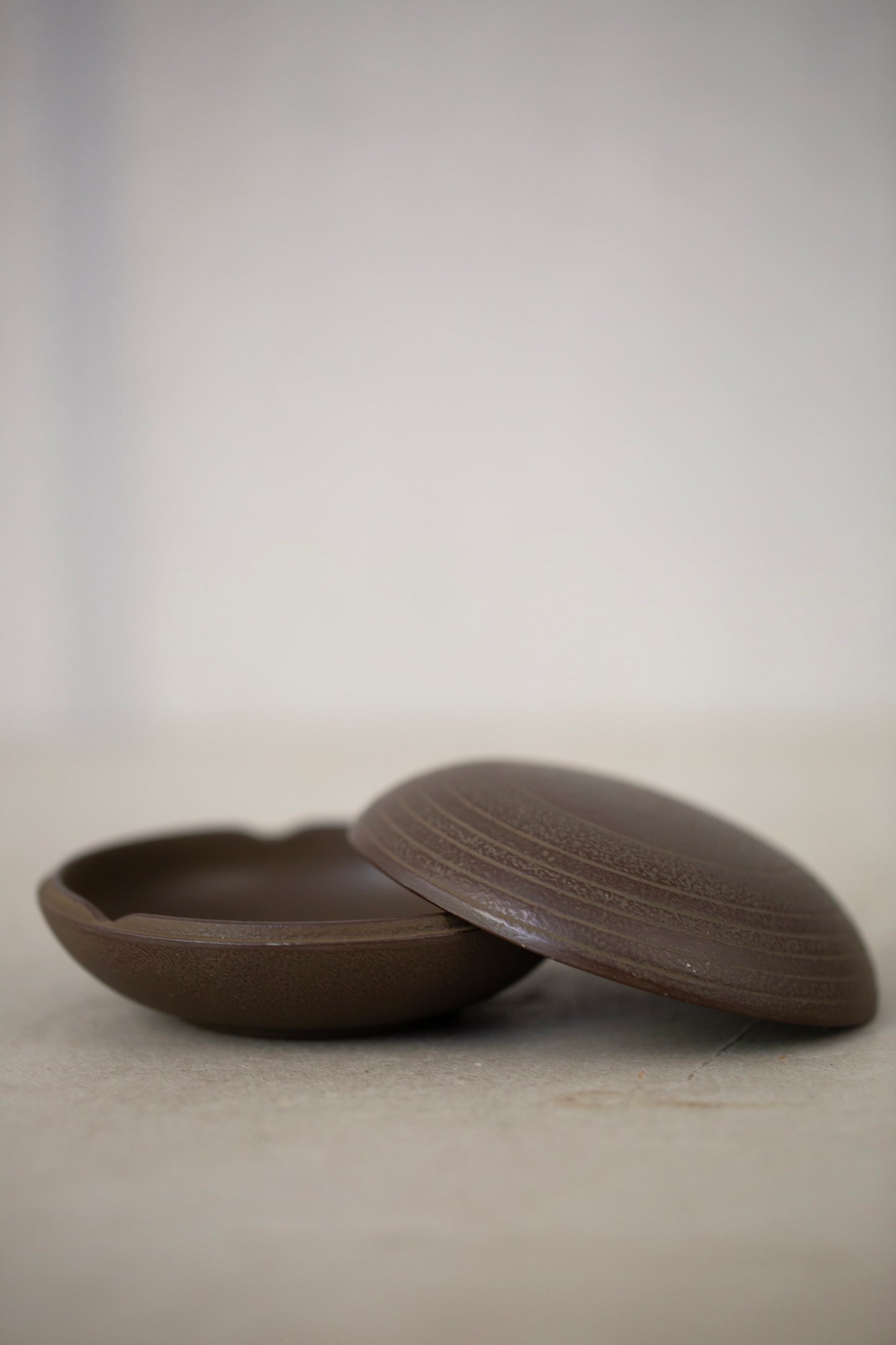 Round trinket box 'Sujime' In Sand Casted Iron