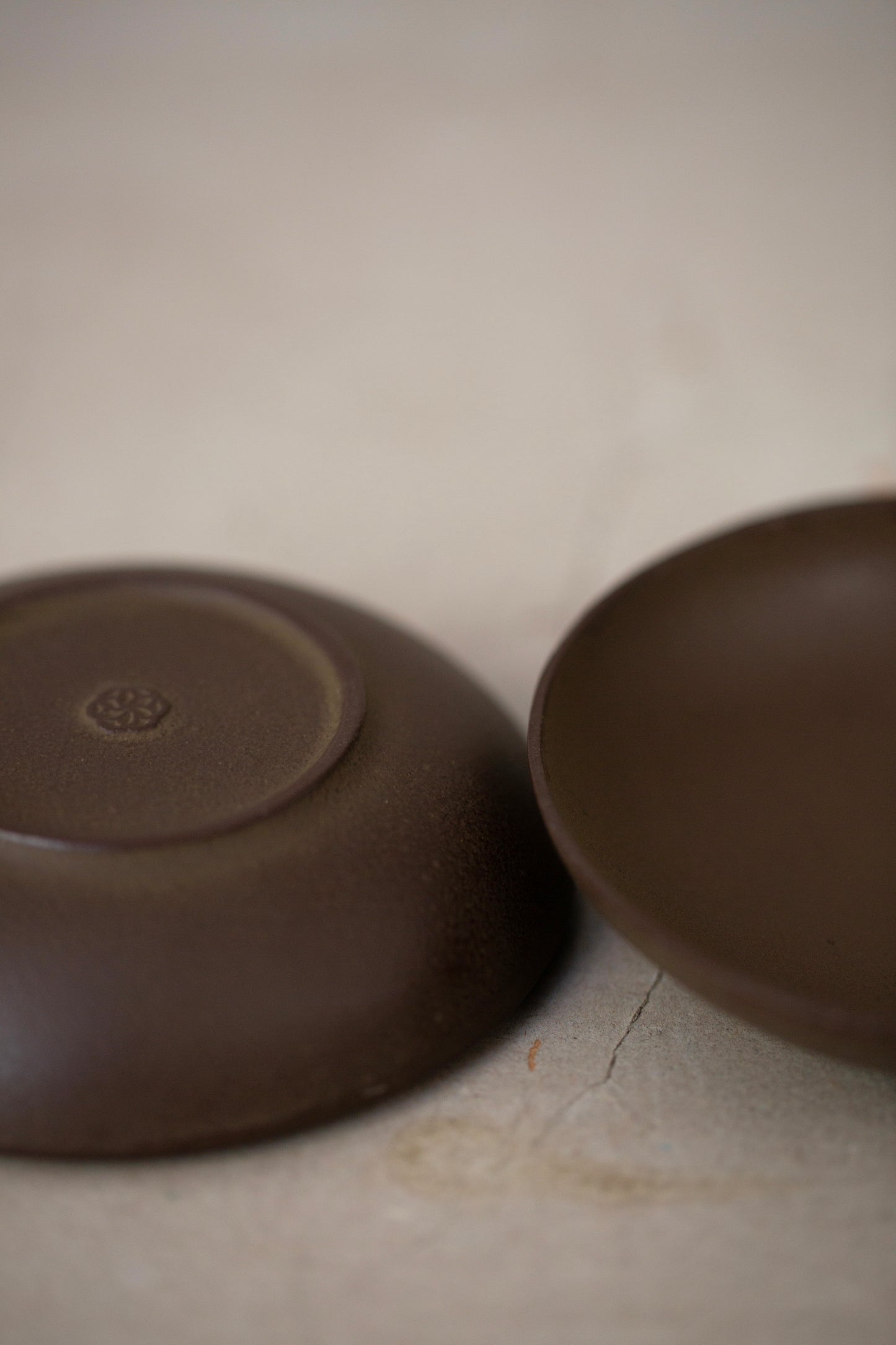 Round trinket box 'Sujime' In Sand Casted Iron