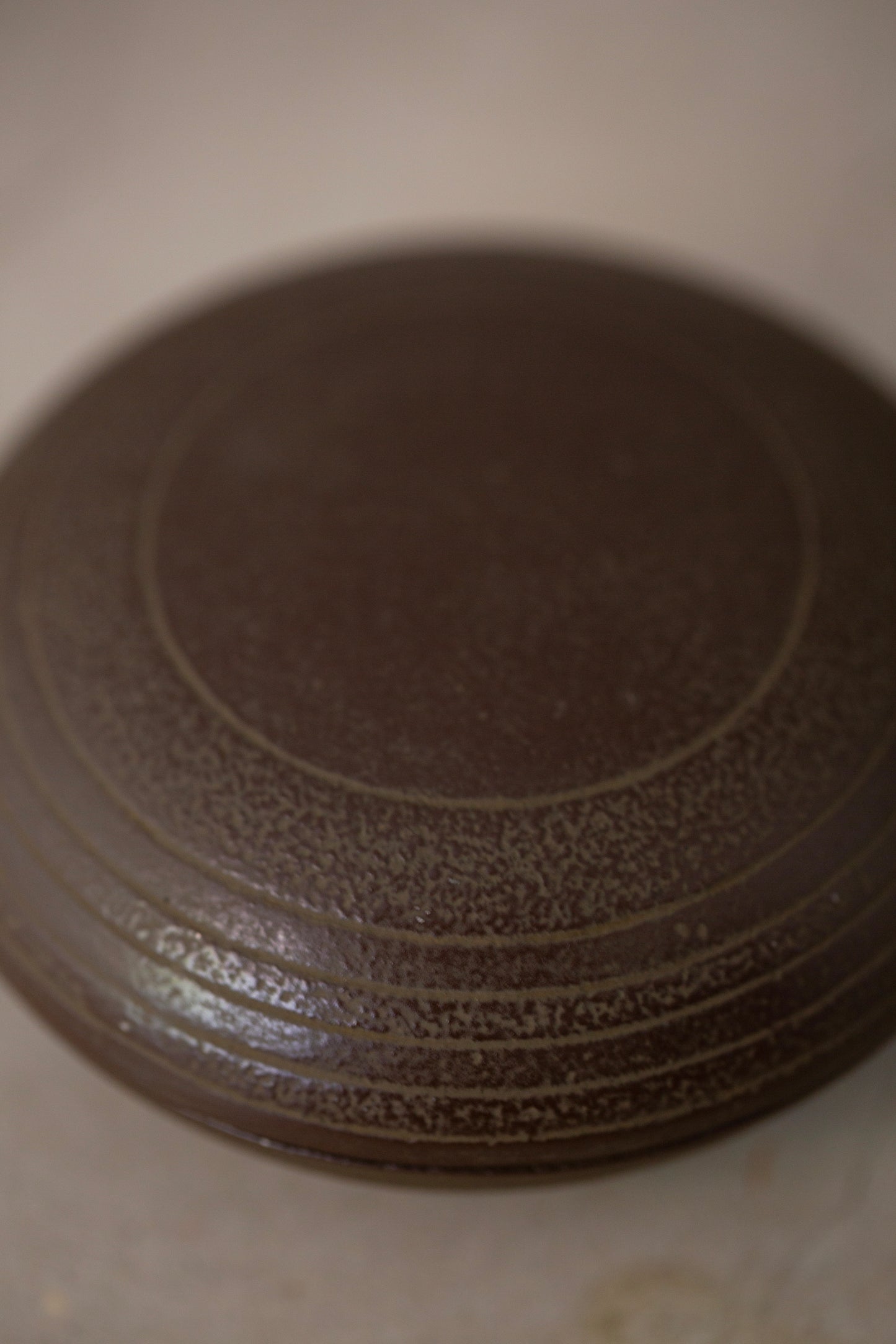 Round trinket box 'Sujime' In Sand Casted Iron