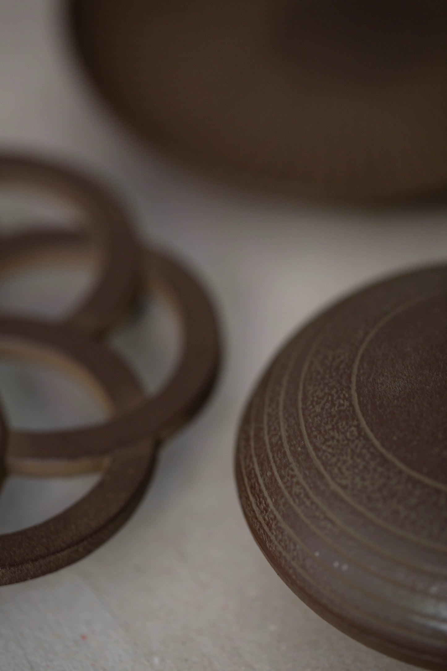 Round trinket box 'Sujime' In Sand Casted Iron