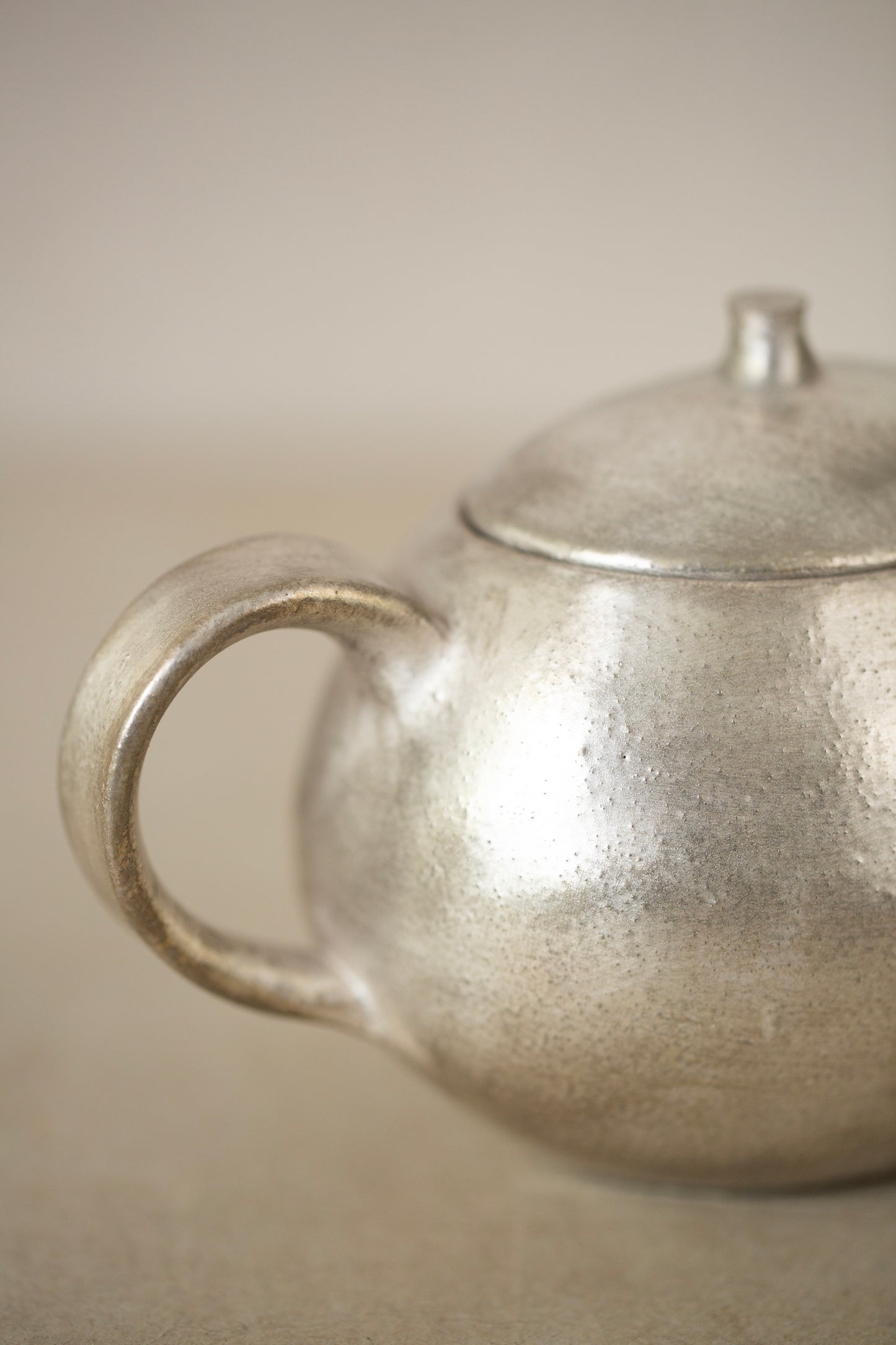 Silver glaze tea pot