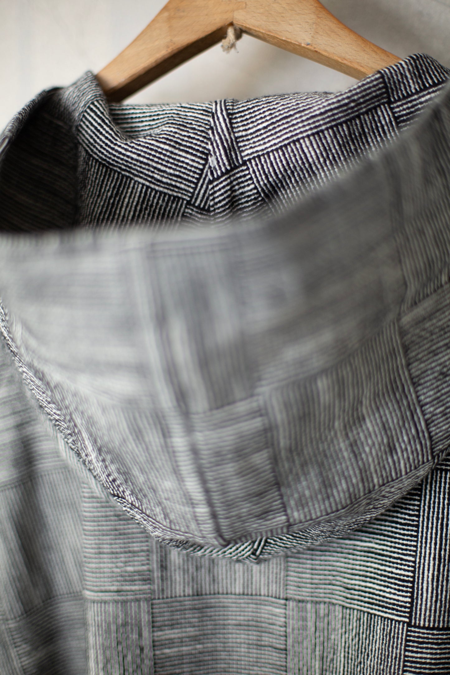 black and white block stripe cloth hooded shirt