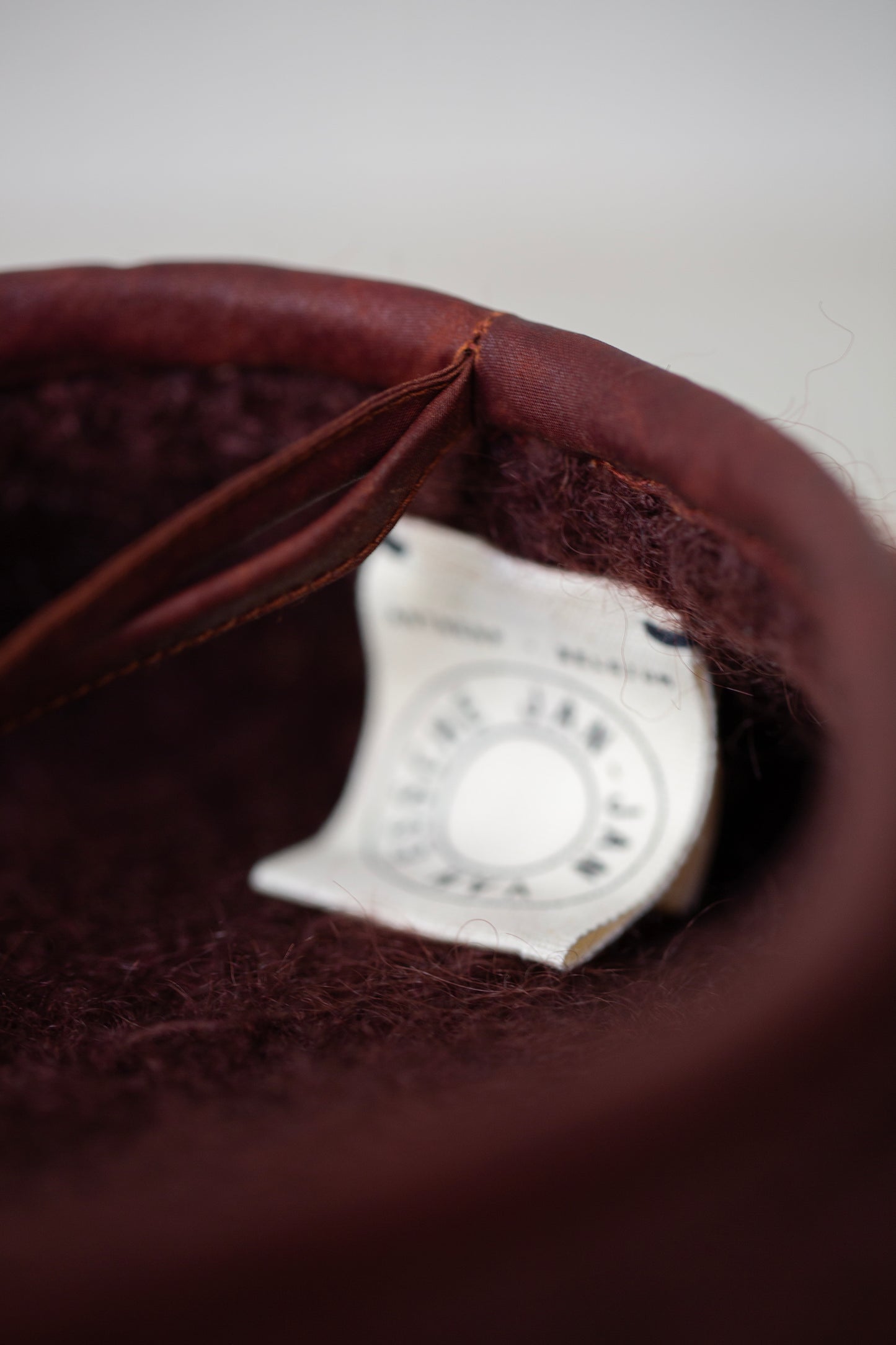BERET#1 - GOAT MOHAIR OXBLOOD