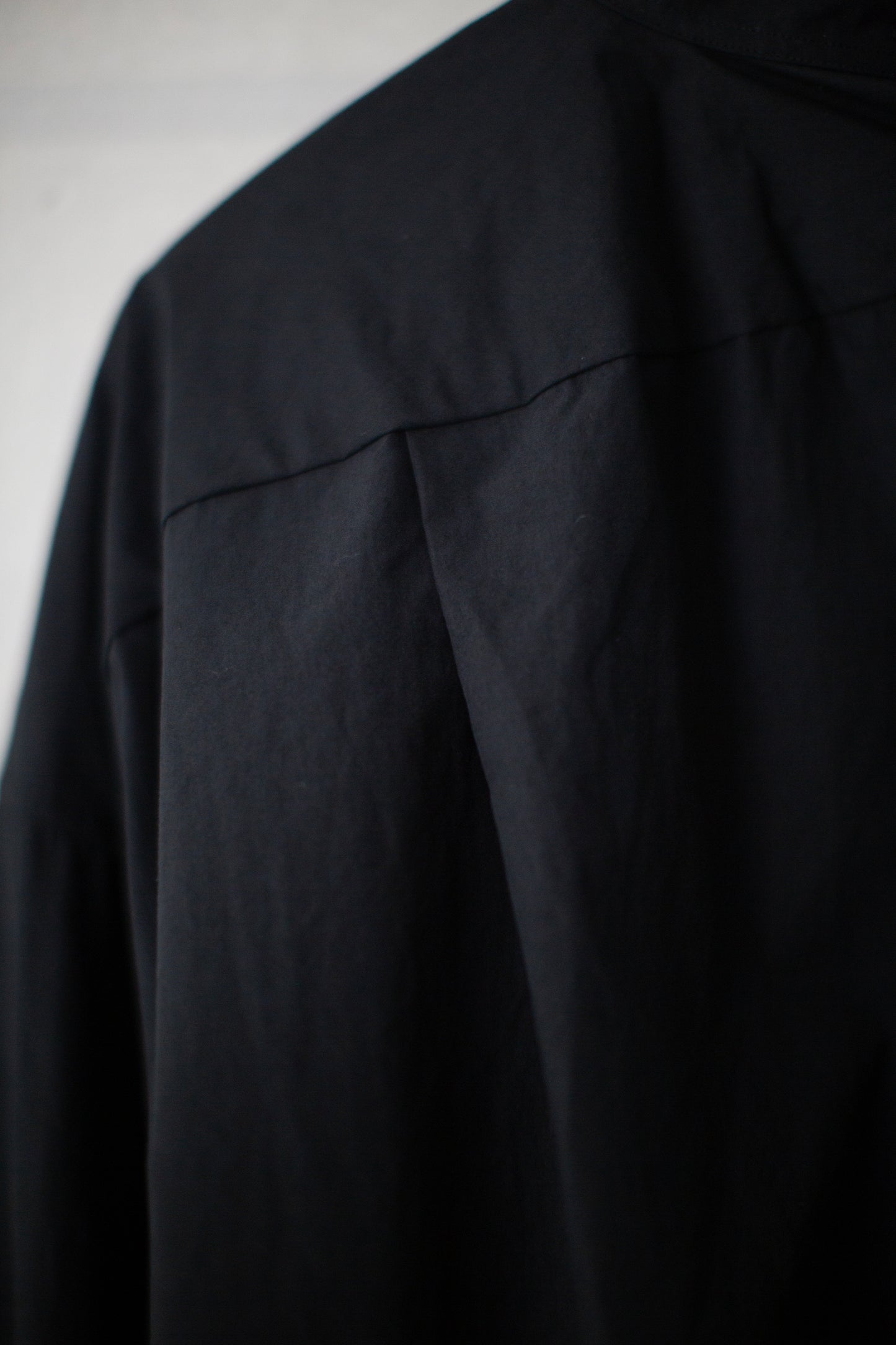 Dress Pullover Shirt in Black