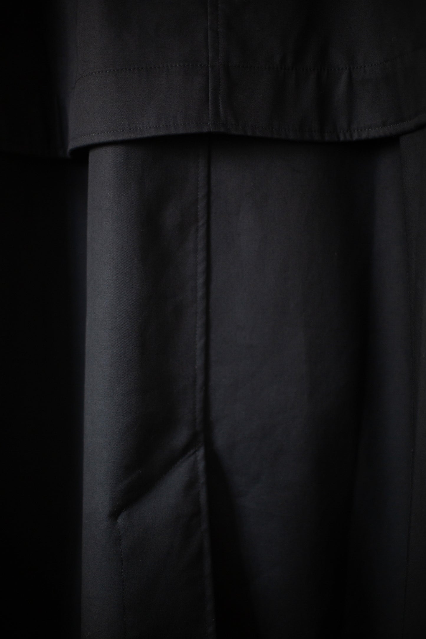 THE HUNTER COAT IN BONDED GABARDINE FLINT SAND