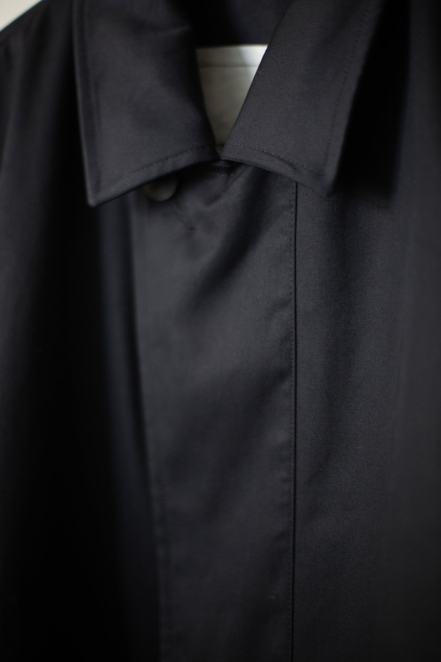 THE HUNTER COAT IN BONDED GABARDINE FLINT SAND