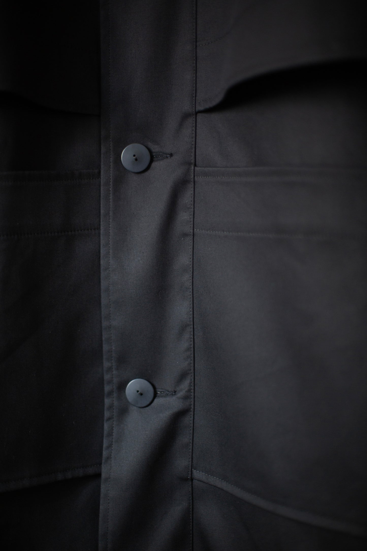 THE HUNTER COAT IN BONDED GABARDINE FLINT SAND