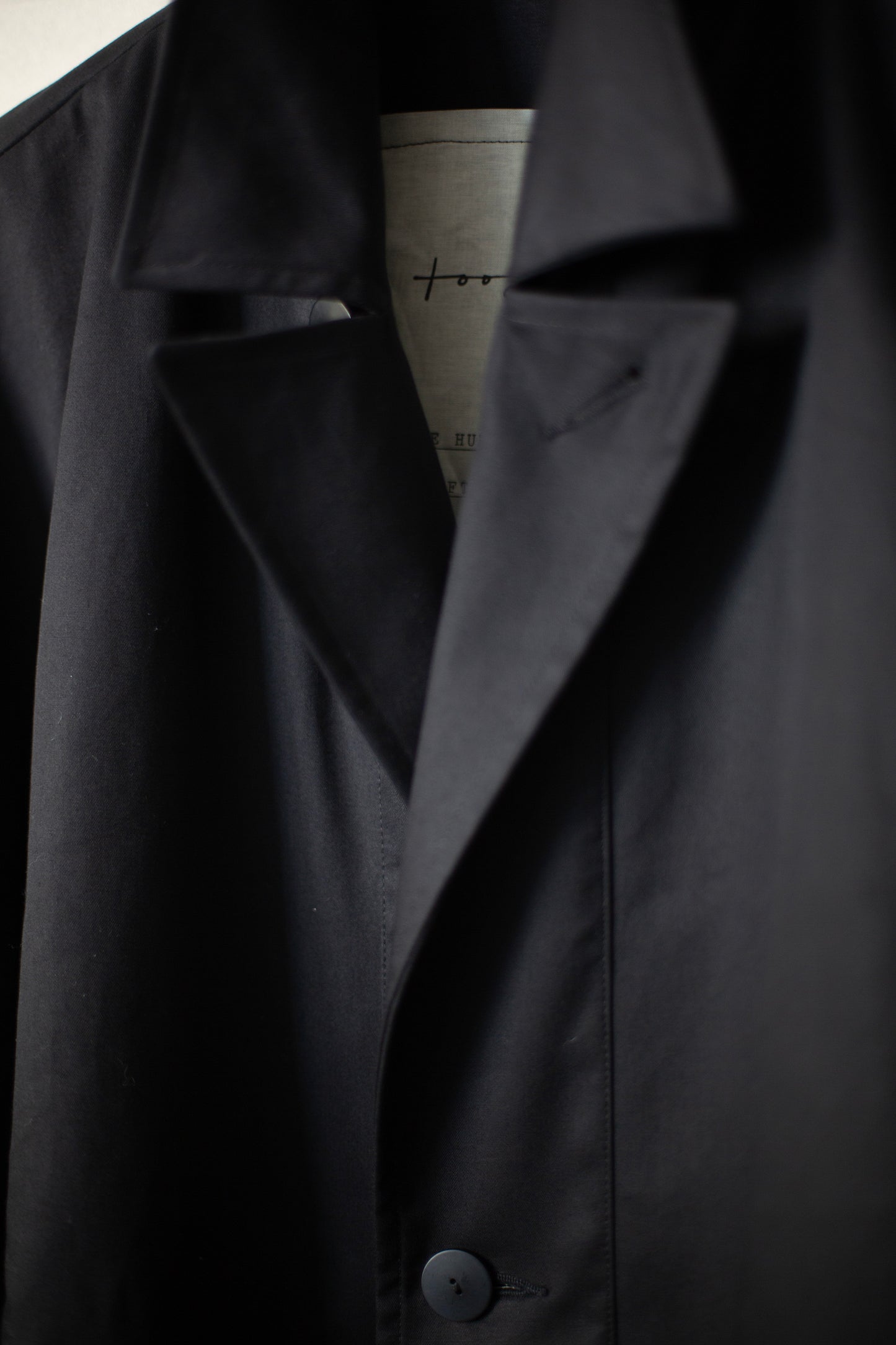THE HUNTER COAT IN BONDED GABARDINE FLINT SAND