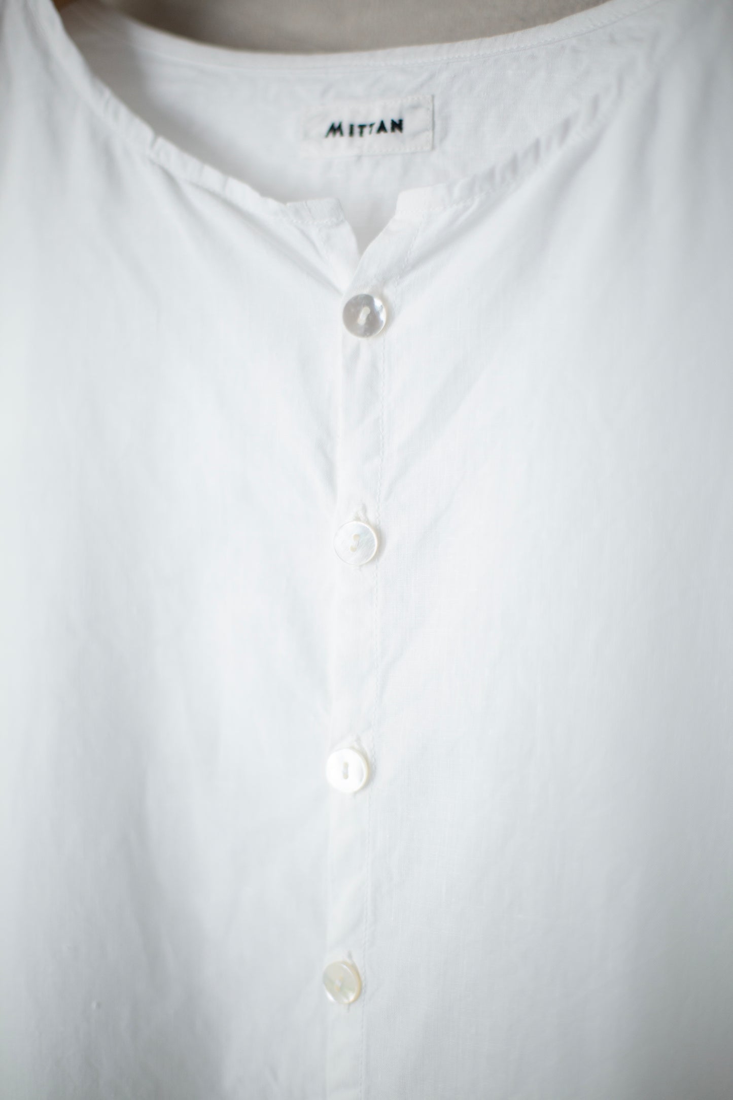 no collar shirt in white high density hemp