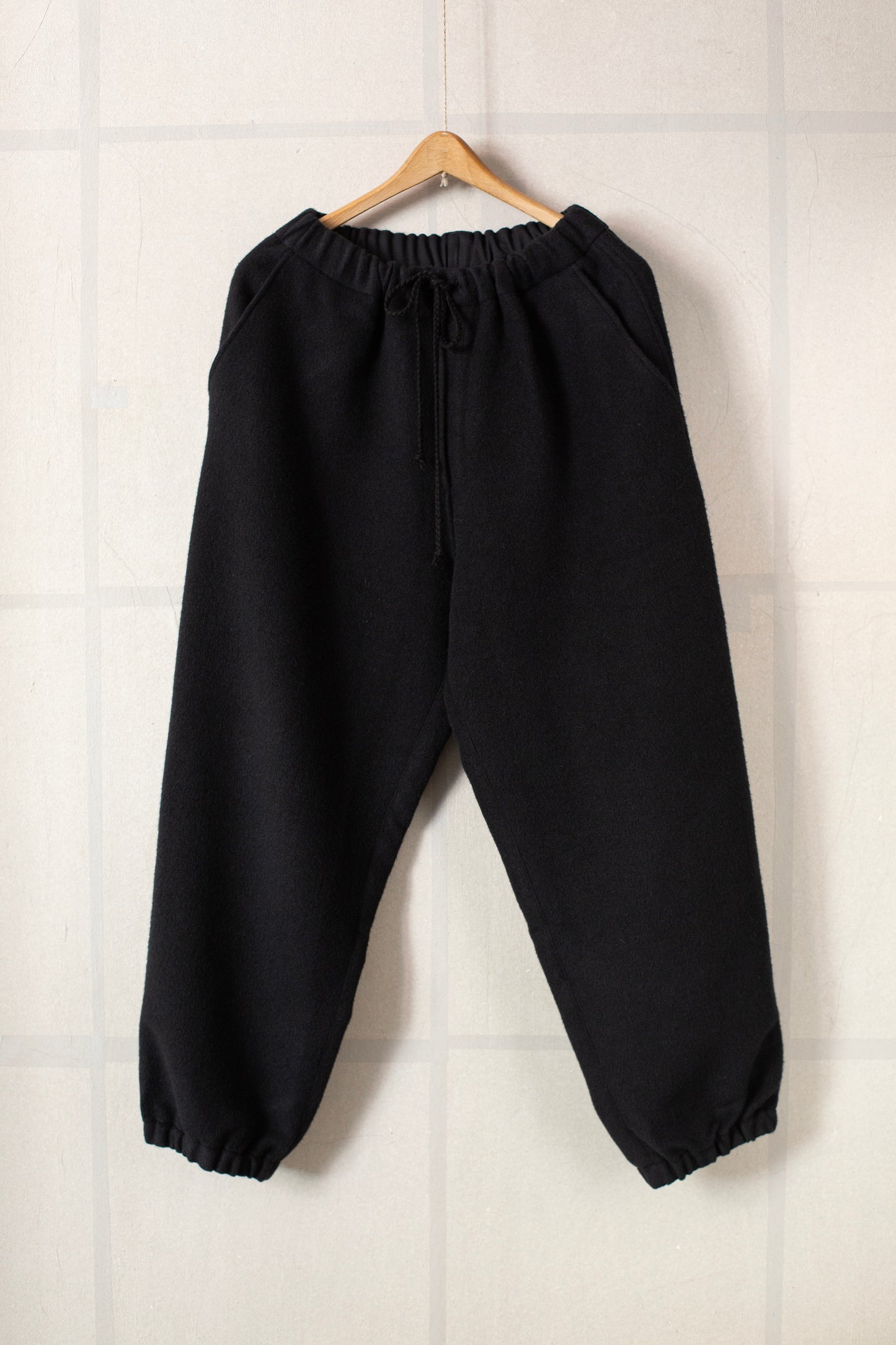 JOGGING pants in brushed BLACK wool silk camel