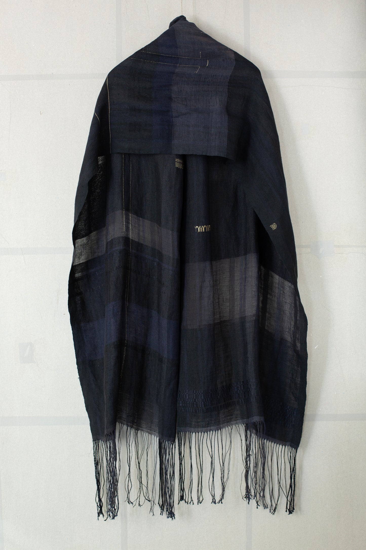 Hand woven stole black & navy