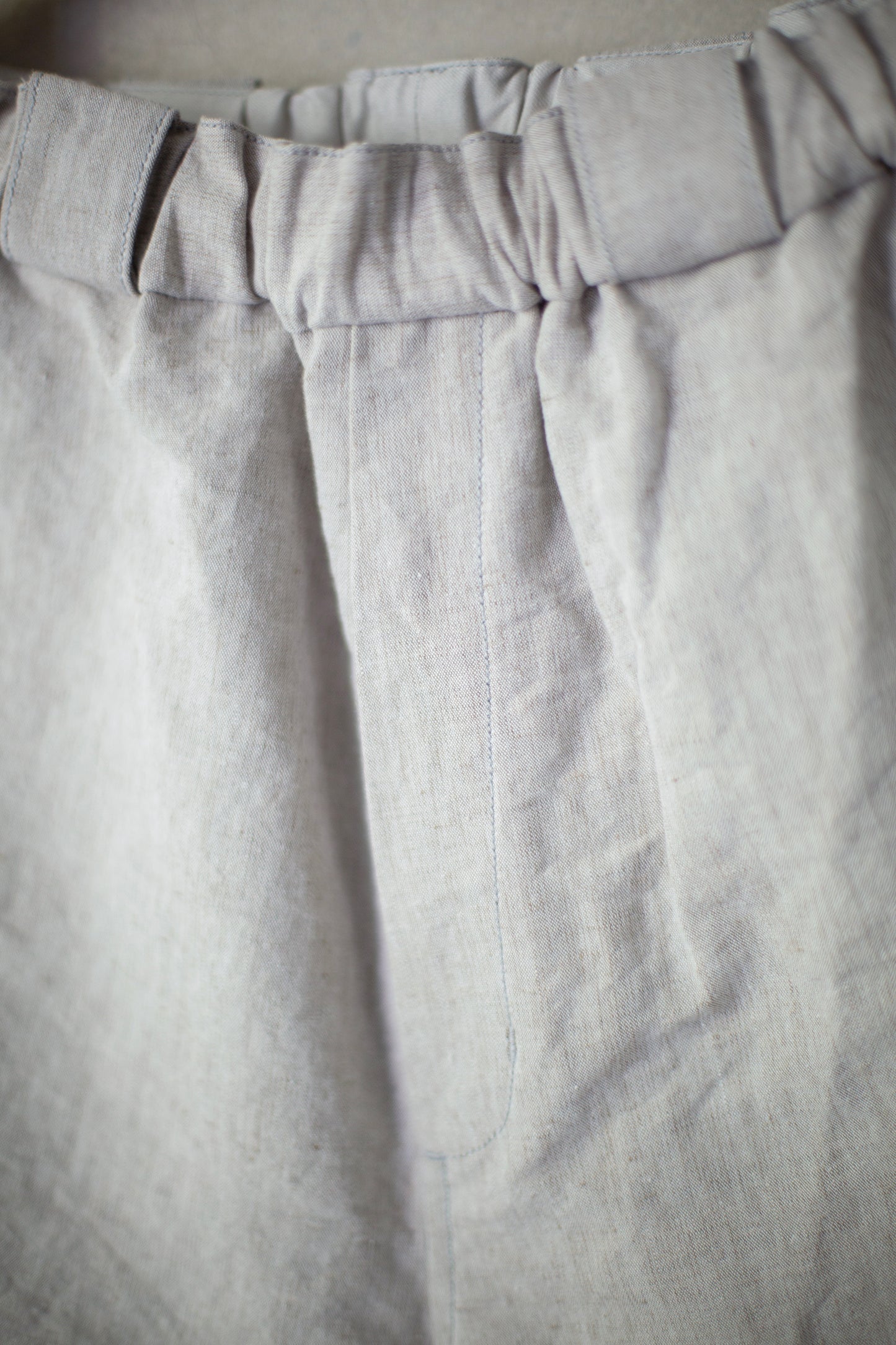 straight long pants in chalk high-density hemp-cotton