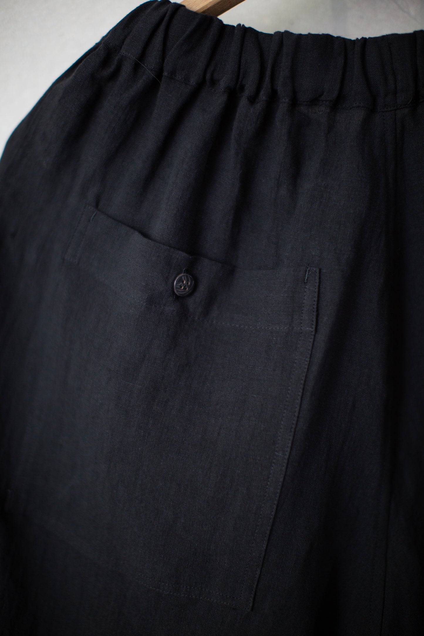 Black loose linen shorts