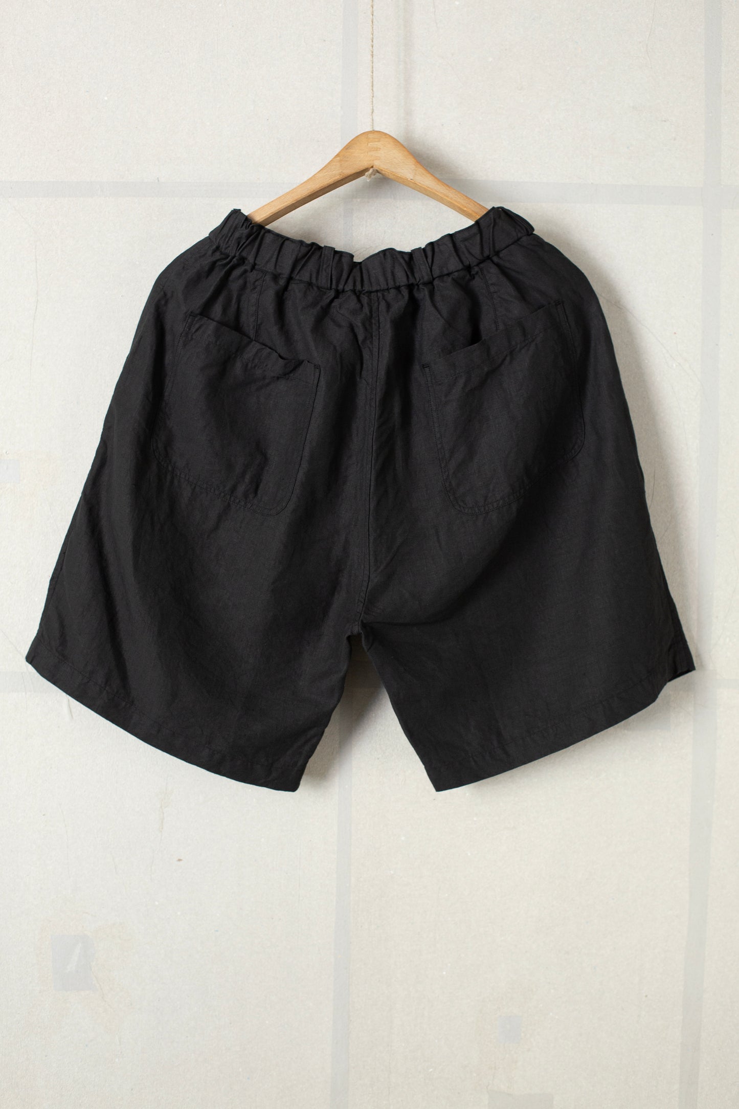 Short Loose Trousers In Black light Hemp