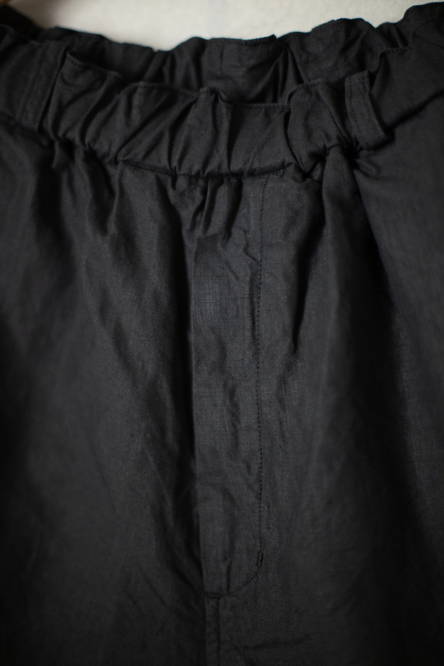 Short Loose Trousers In Black light Hemp