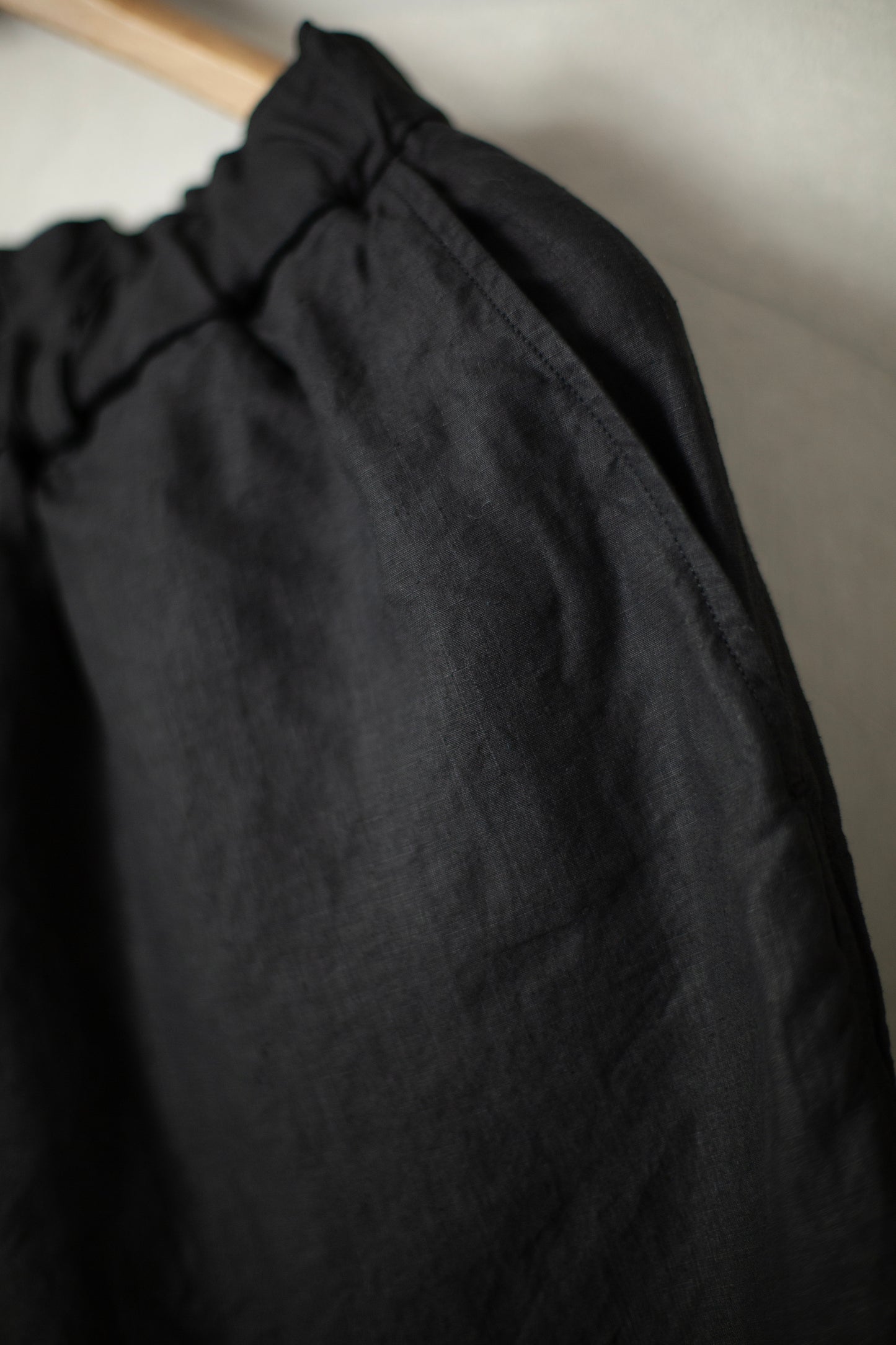 Short Loose Trousers In Black light Hemp