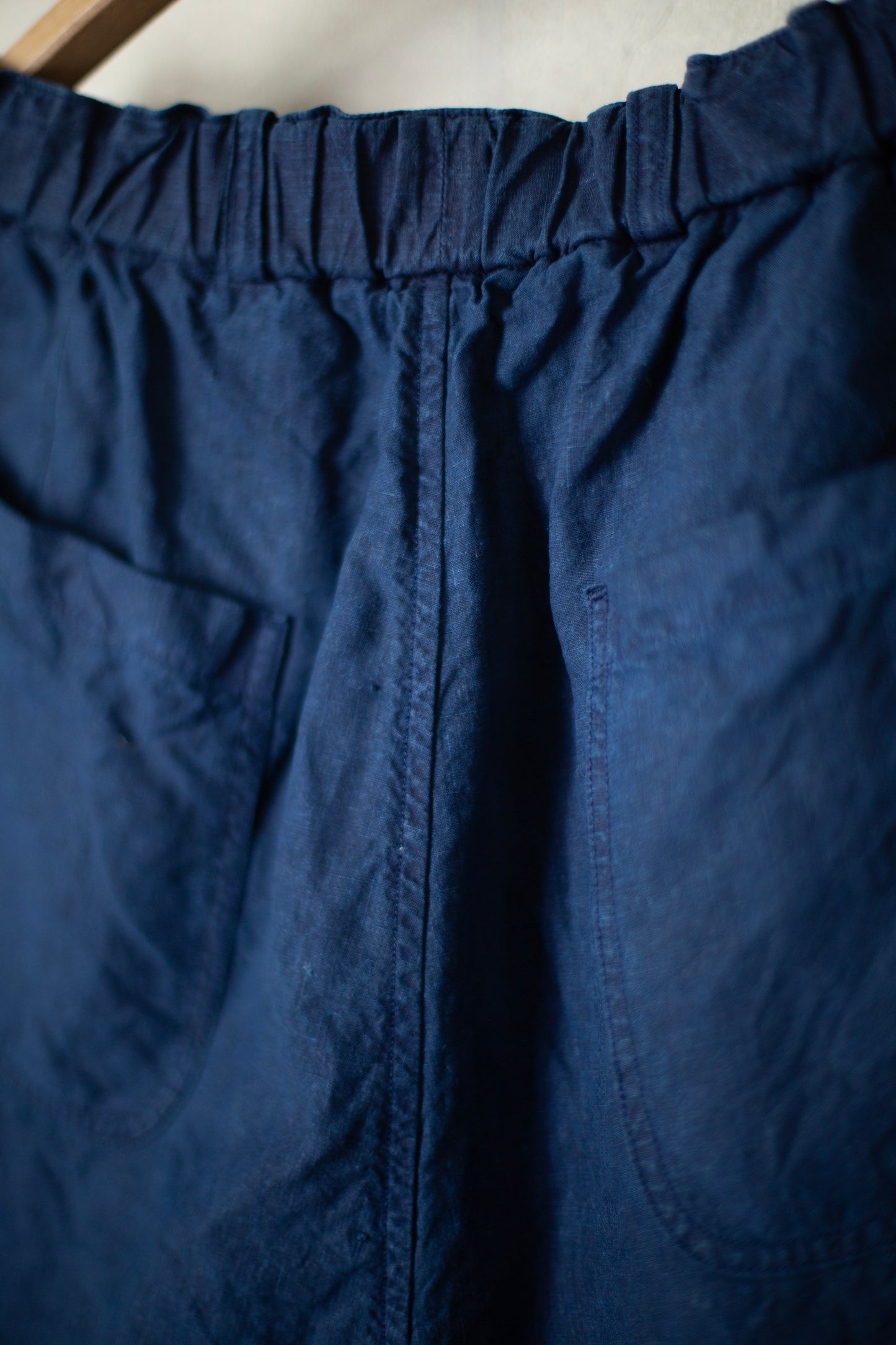Short Loose Trousers In Dark Indigo dye light Hemp