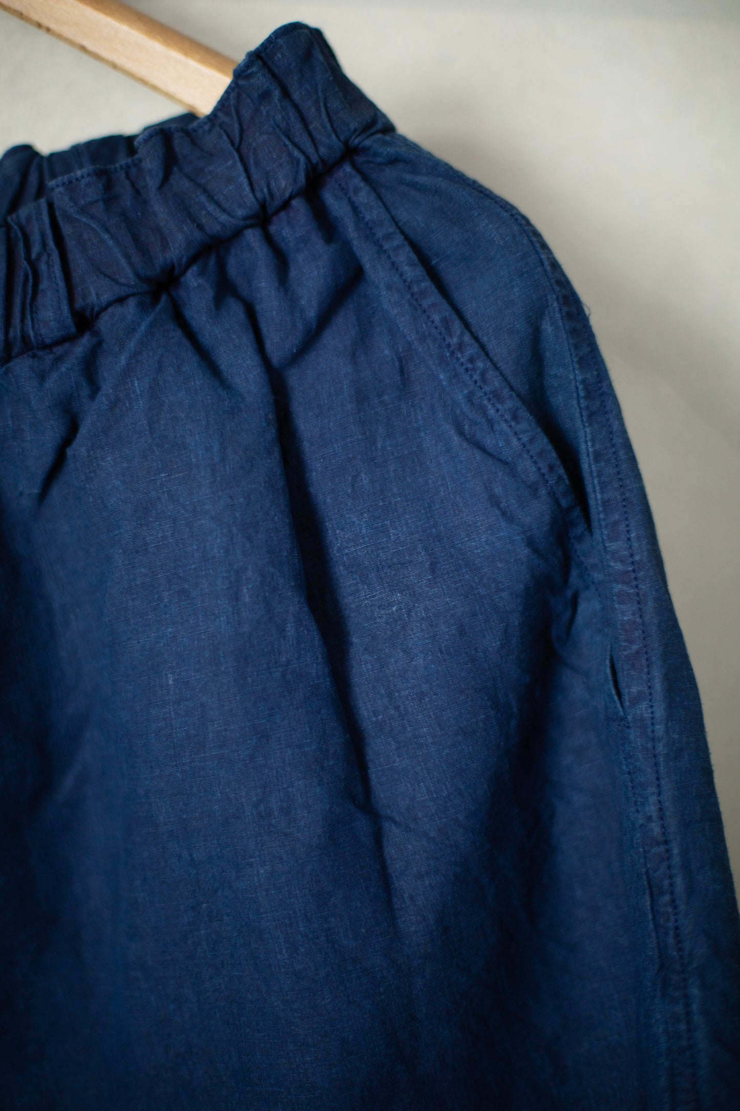 Short Loose Trousers In Dark Indigo dye light Hemp