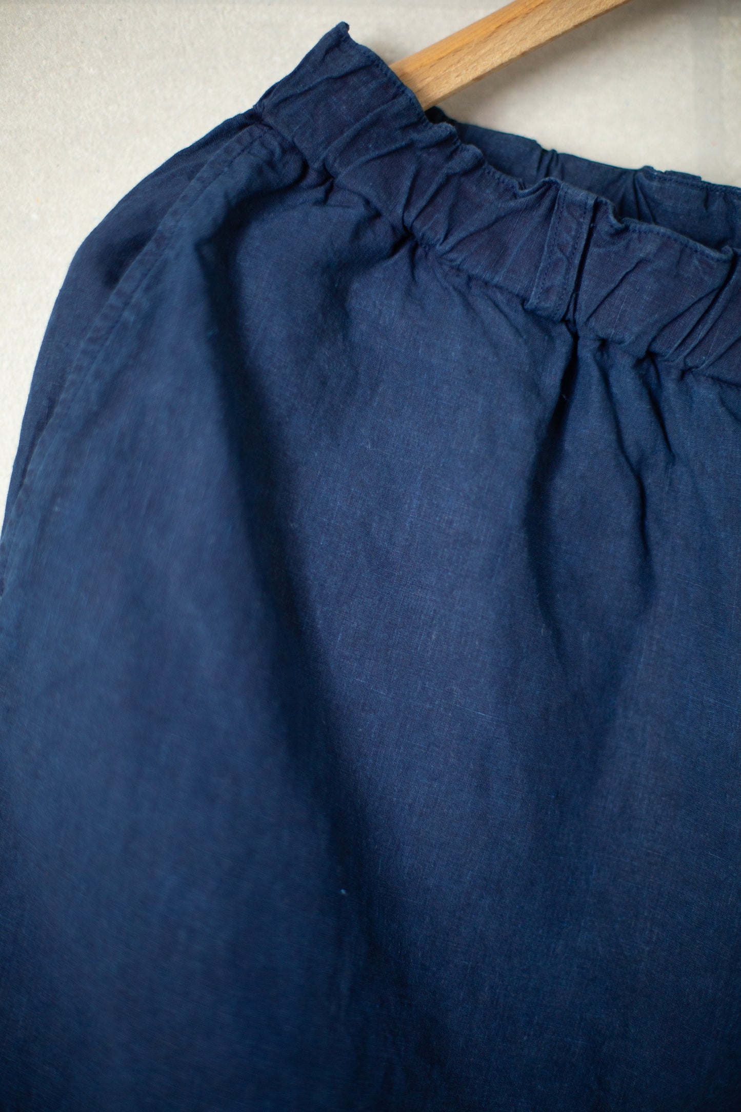 Short Loose Trousers In Dark Indigo dye light Hemp