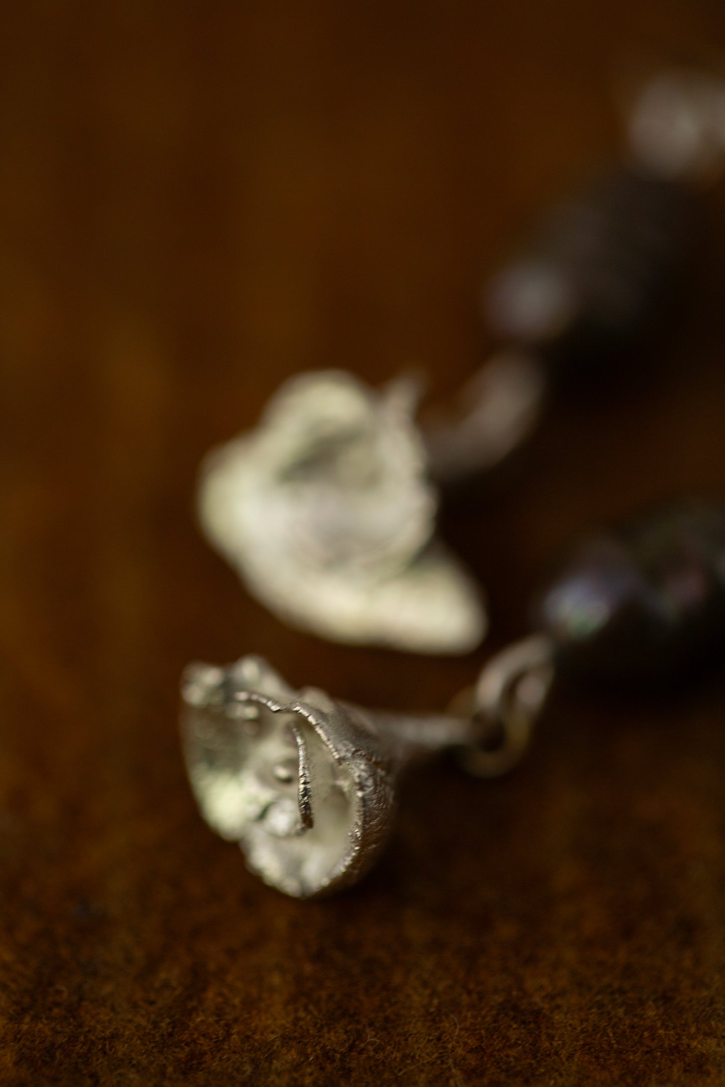 earrings with black pearl and silver rose
