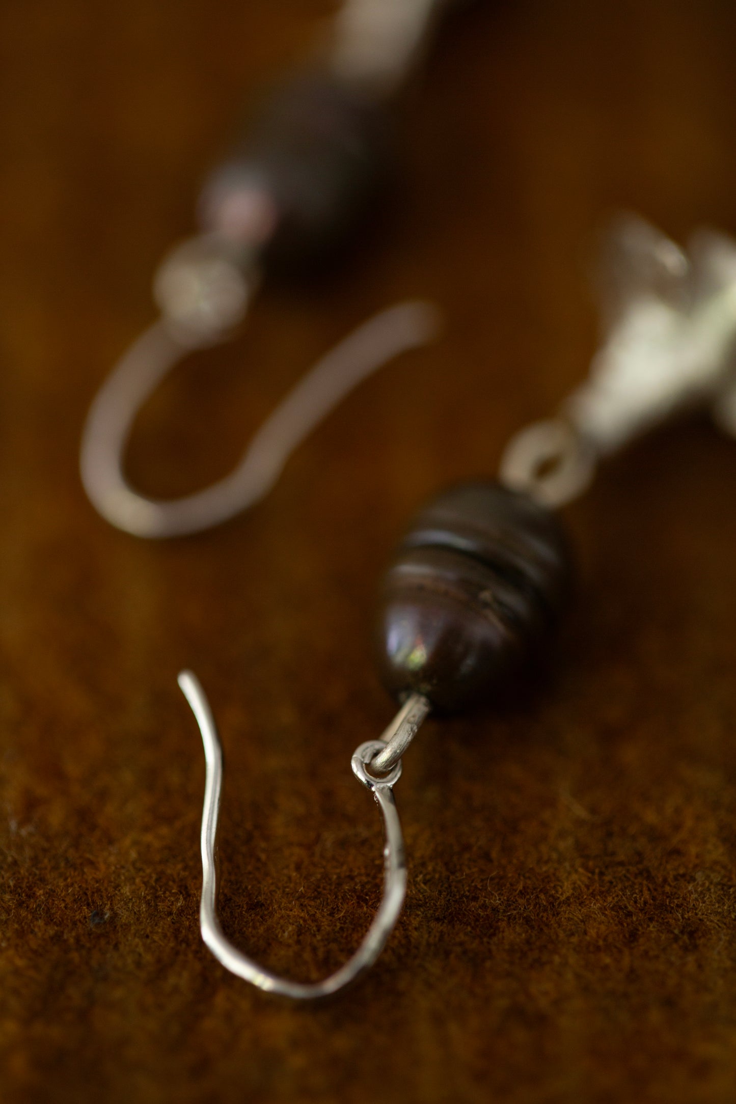 earrings with black pearl and silver rose