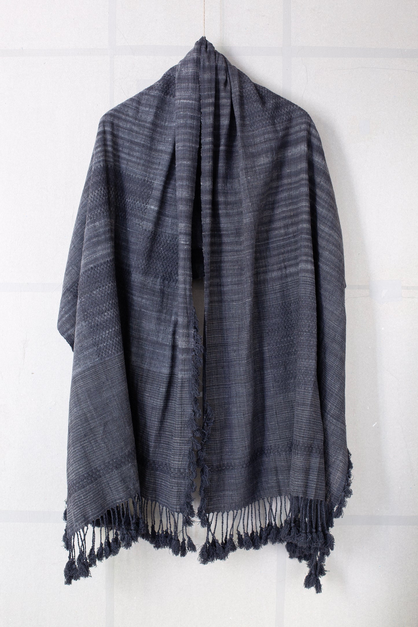 STOLE#1 - HANDWOVEN ERI SILK GREY/NATURAL
